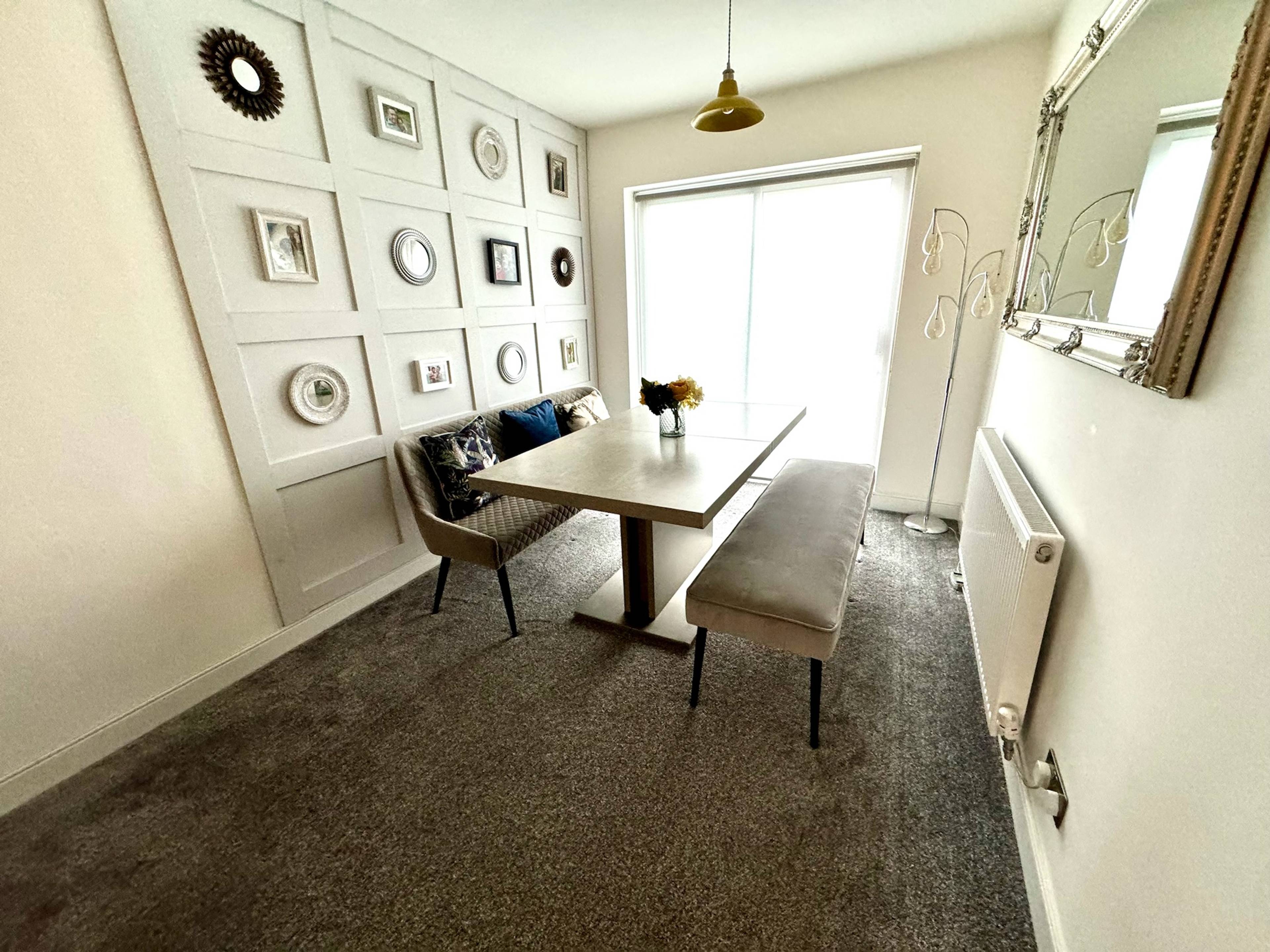 Lounge/Dining Room