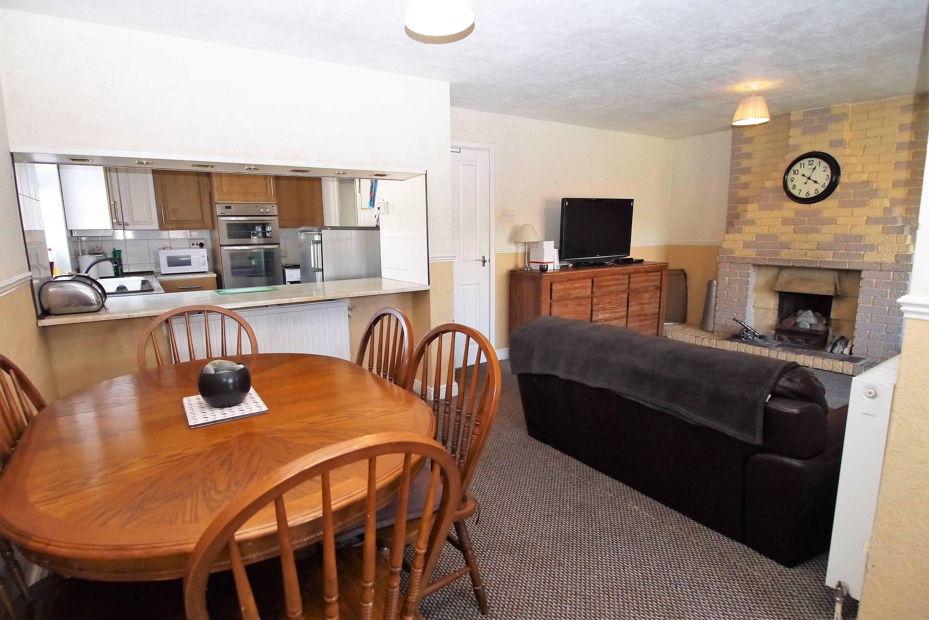 Lounge/Dining Room