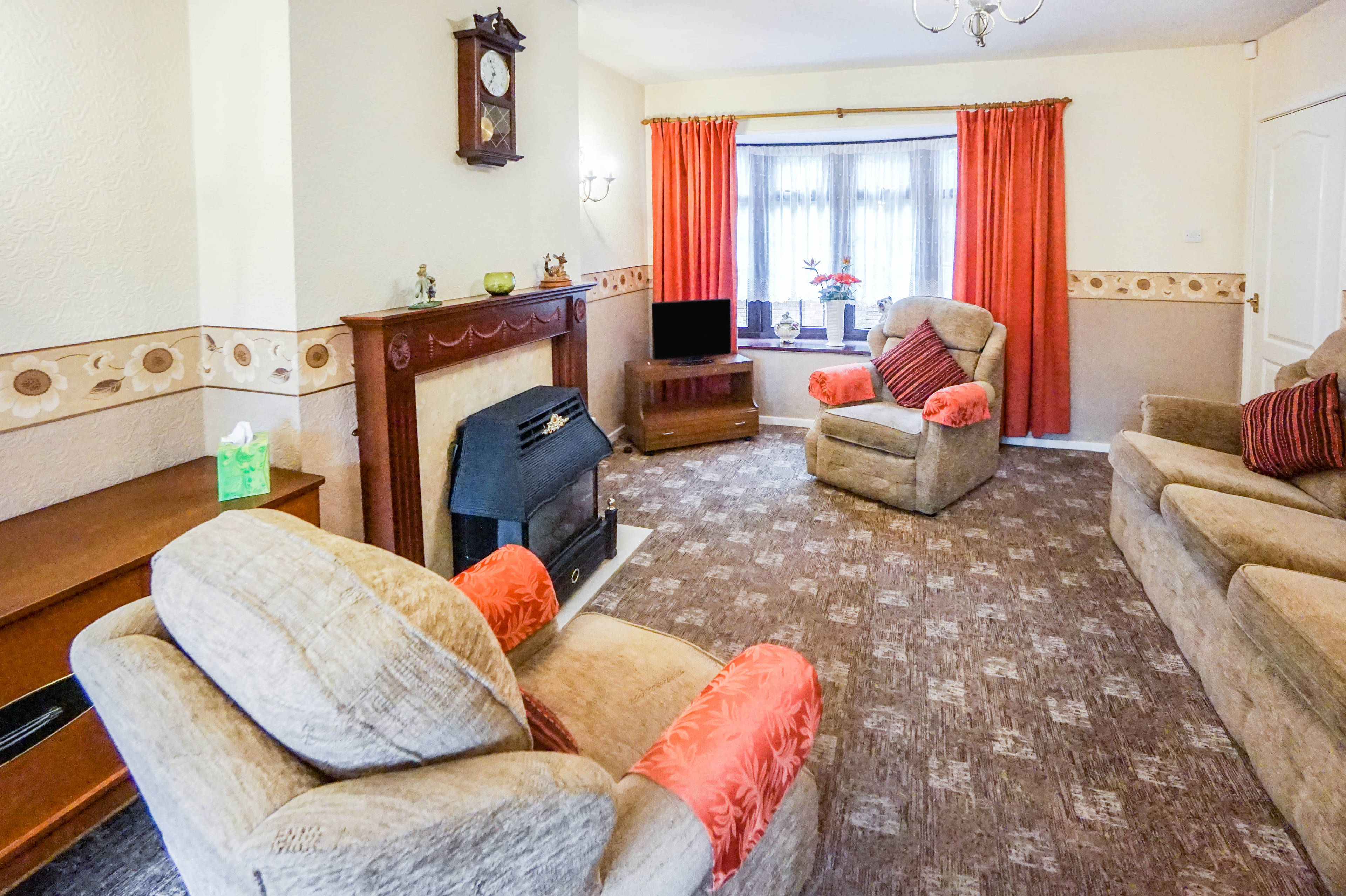 Lounge/Dining Room
