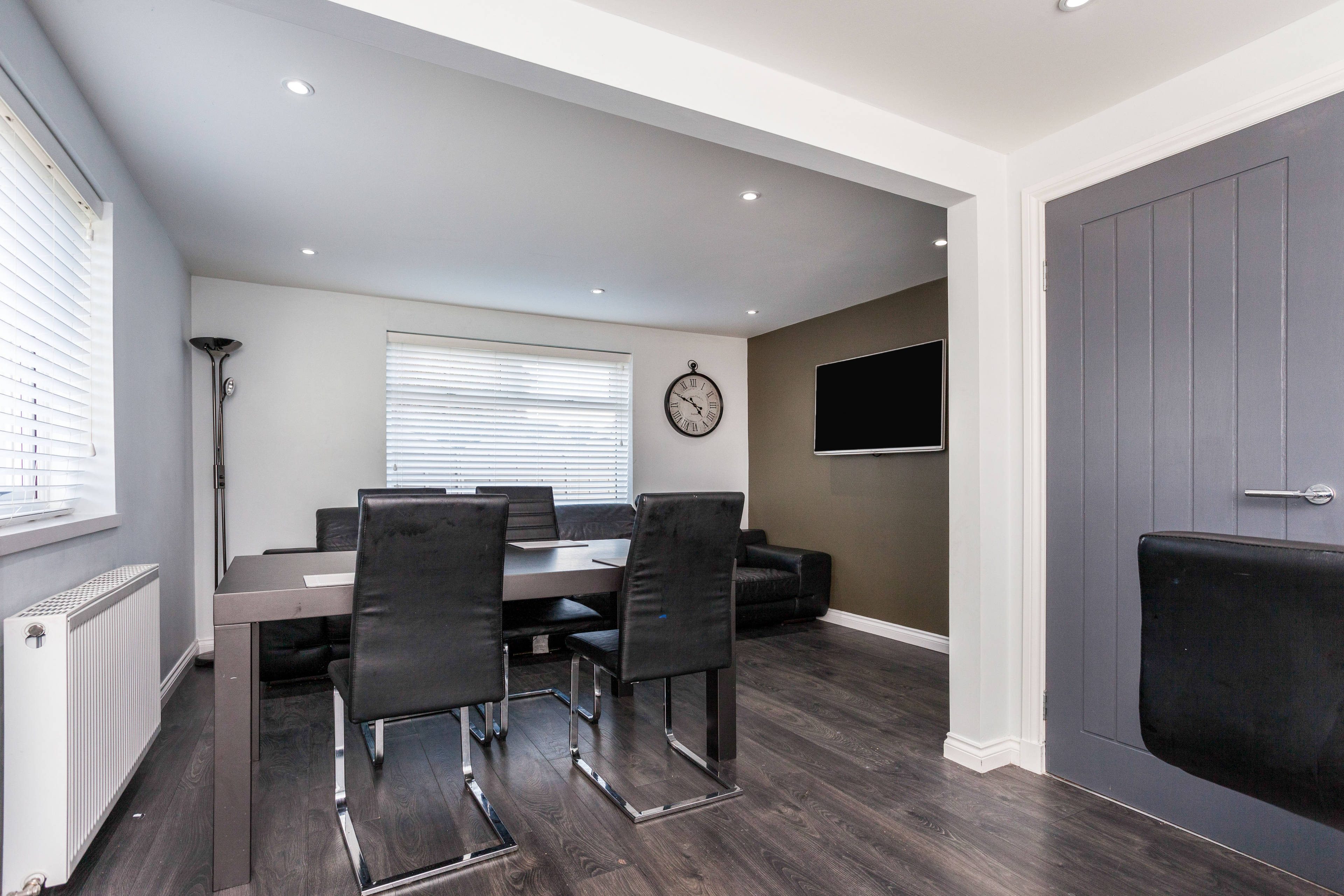 Dining Room/Bed 5