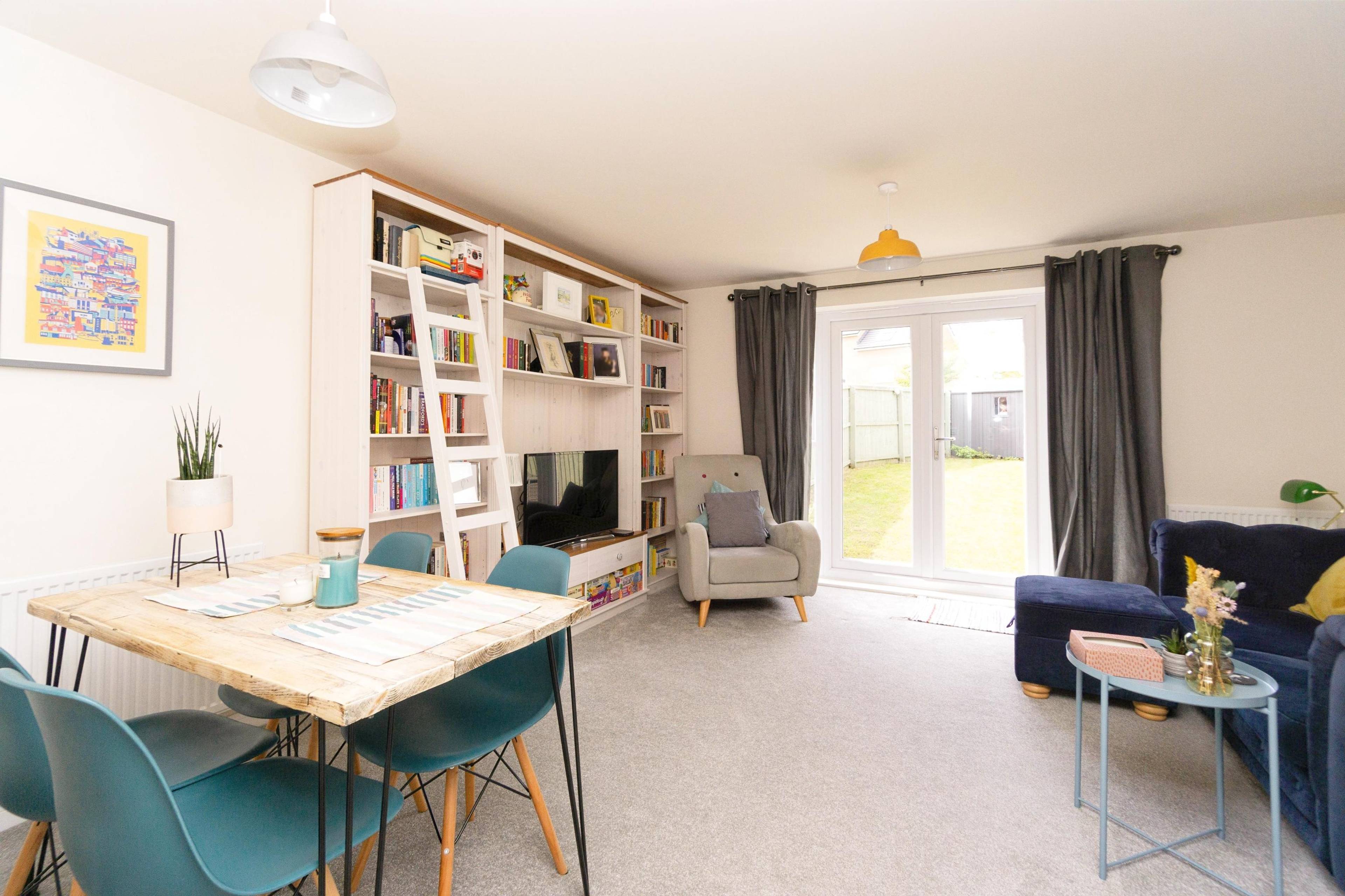 Lounge/Dining Room