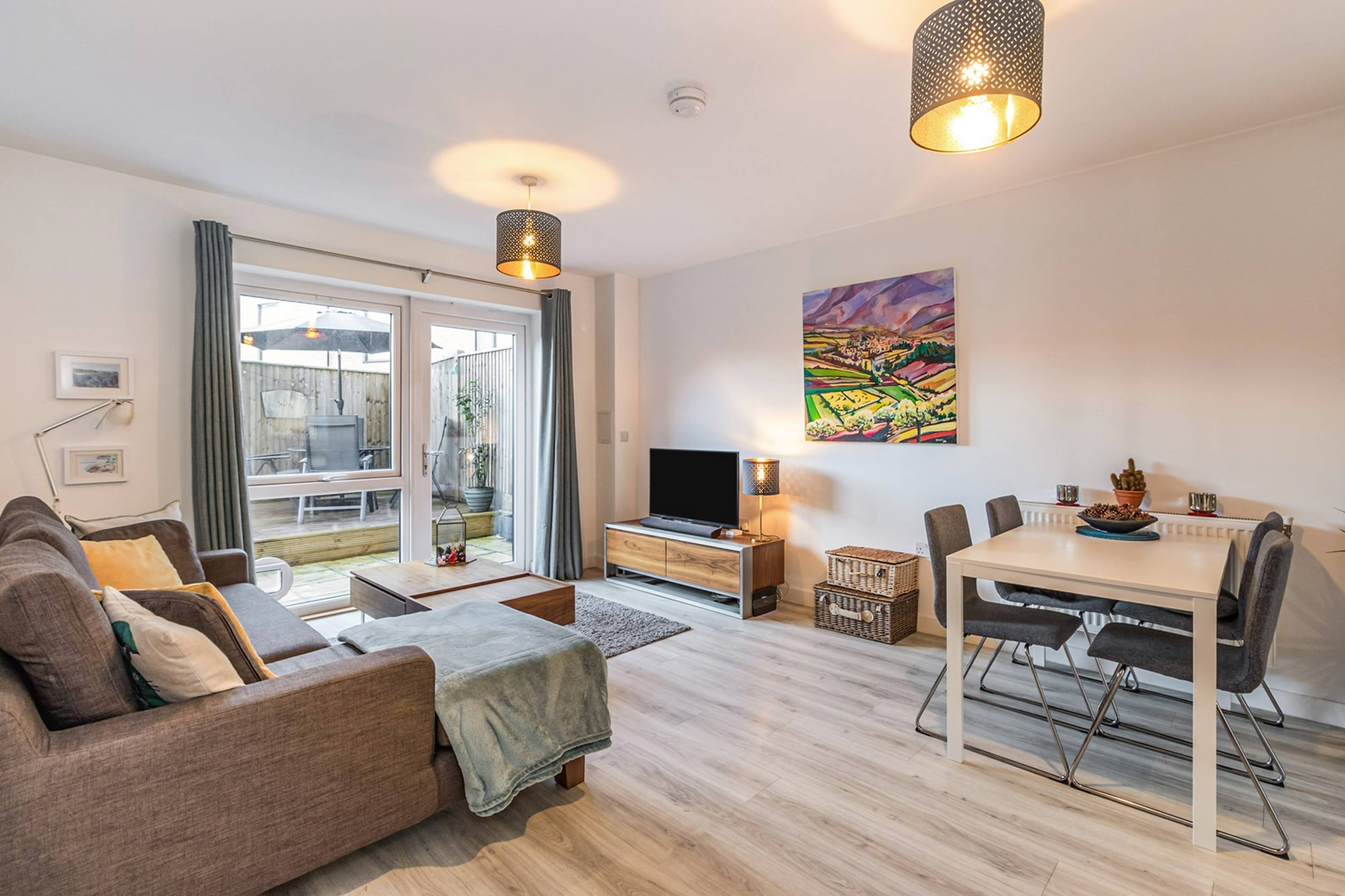 Lounge/Dining Room