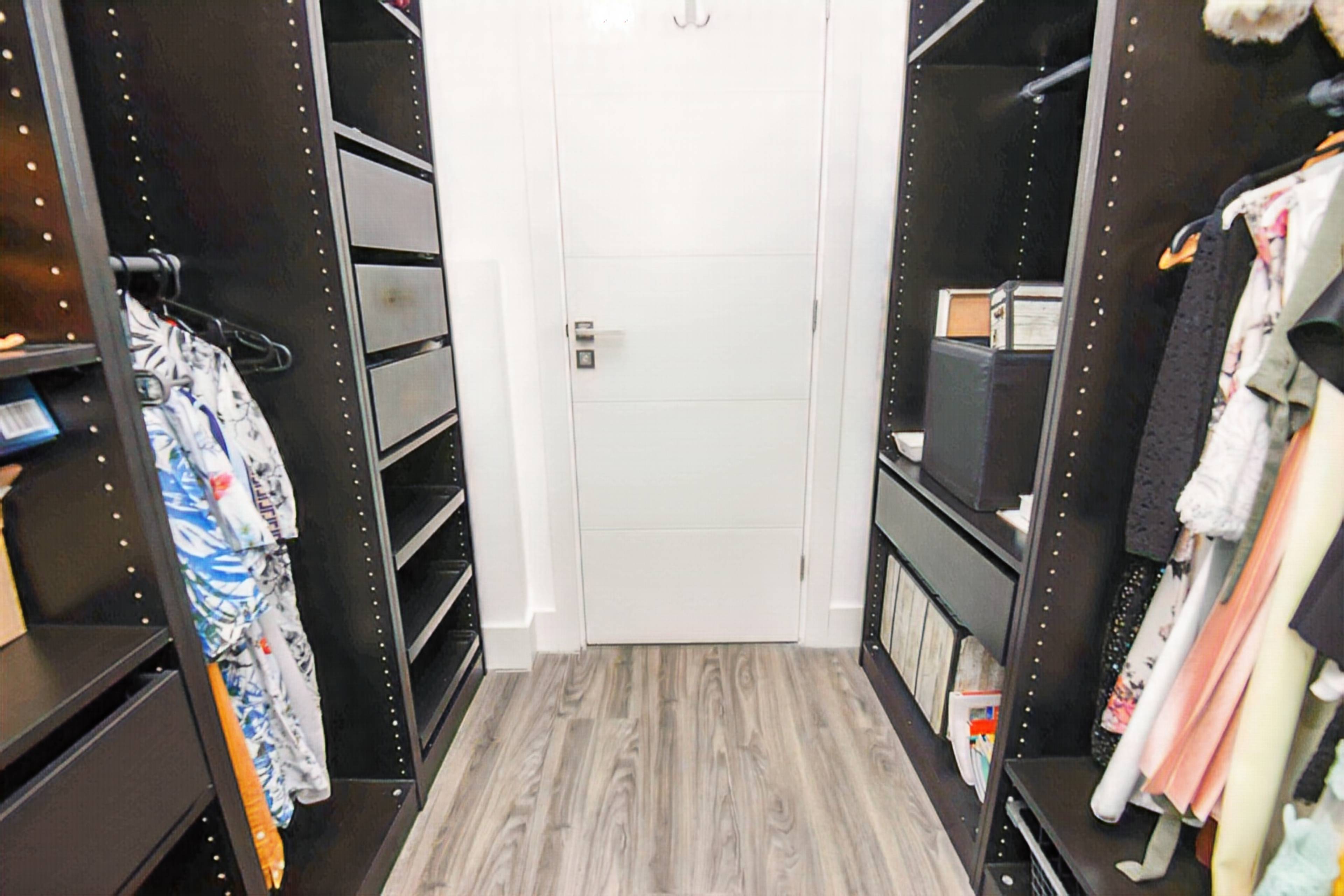 Walk-in Wardrobe