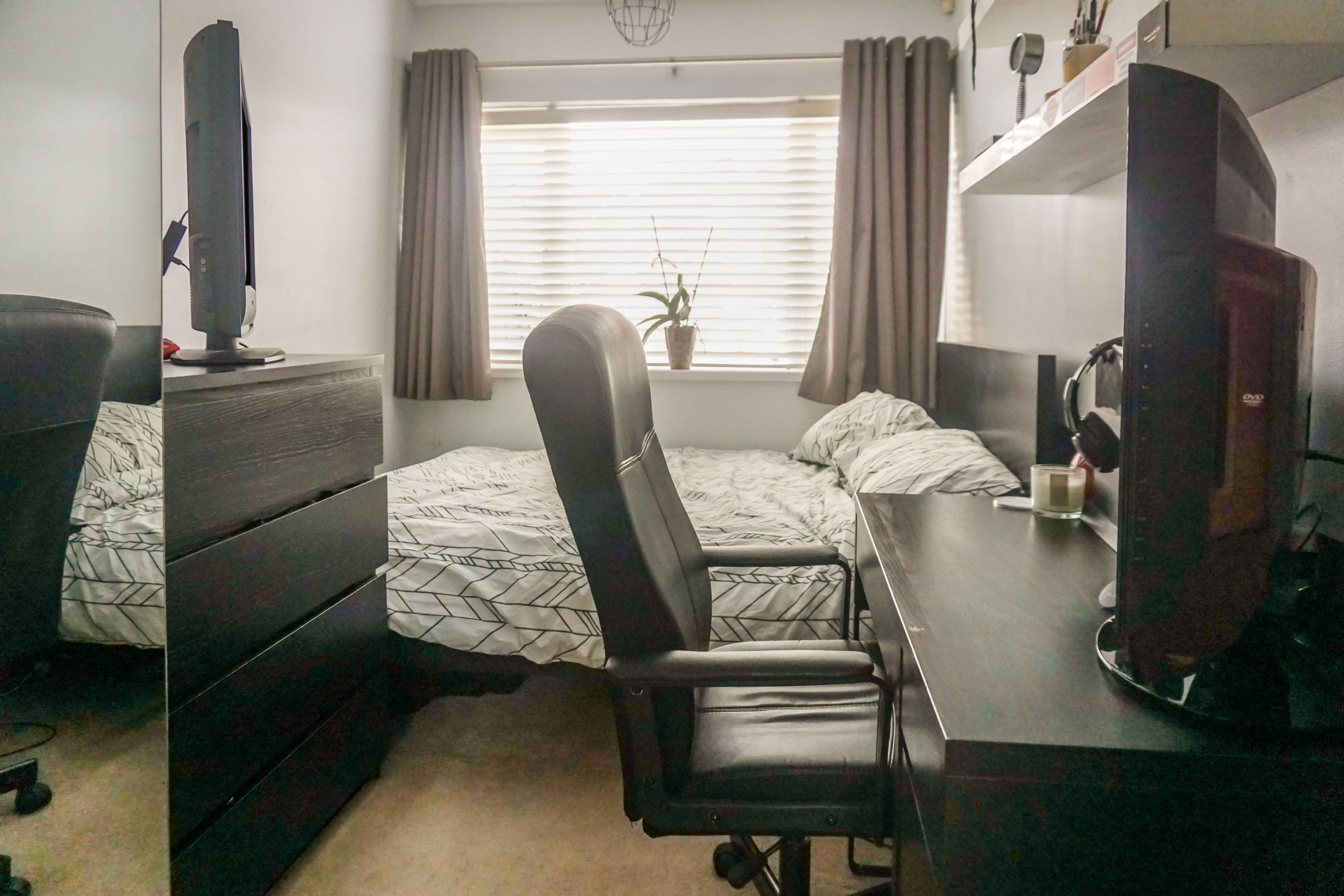 Dining Room/bedroom 