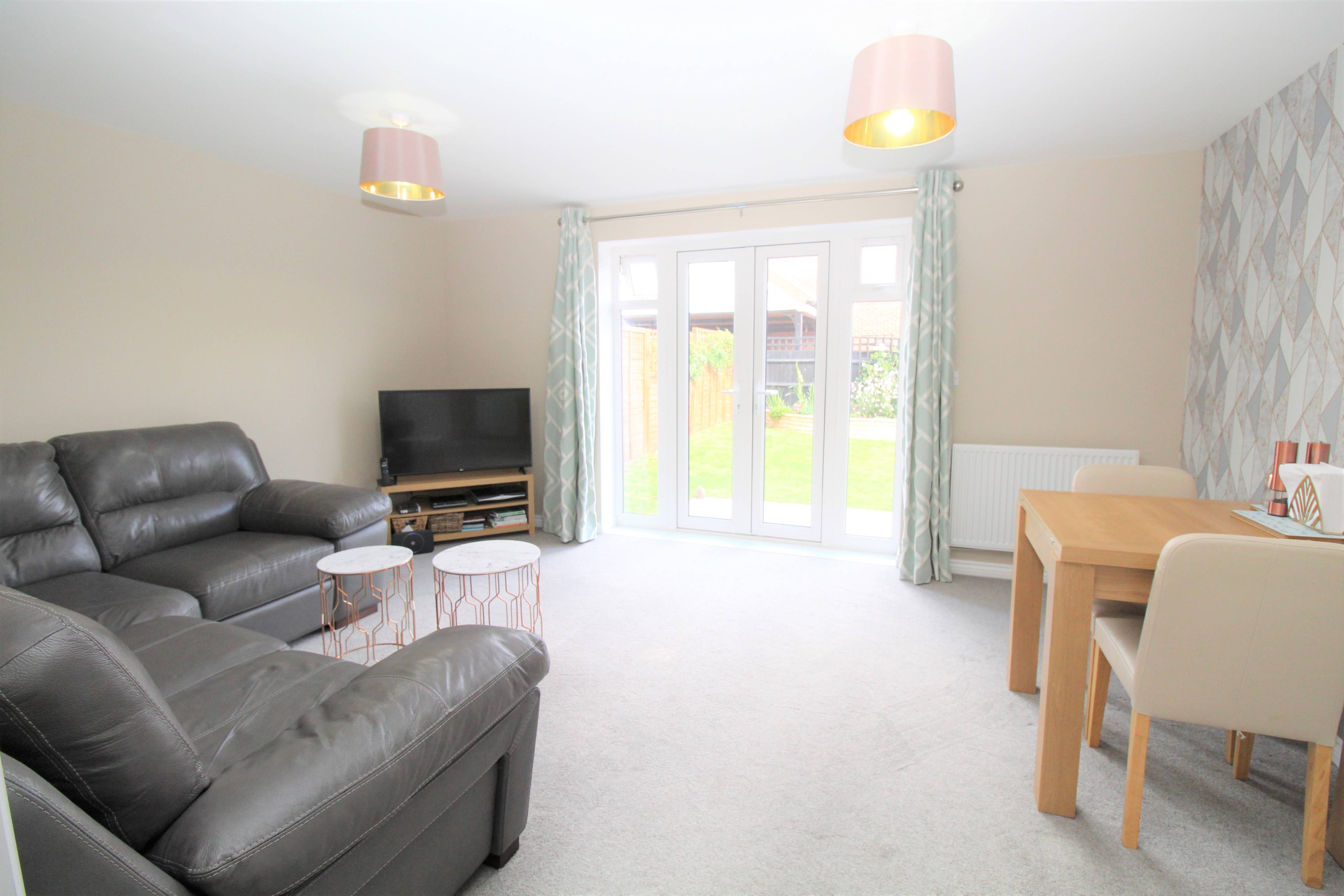 Lounge/Dining Room
