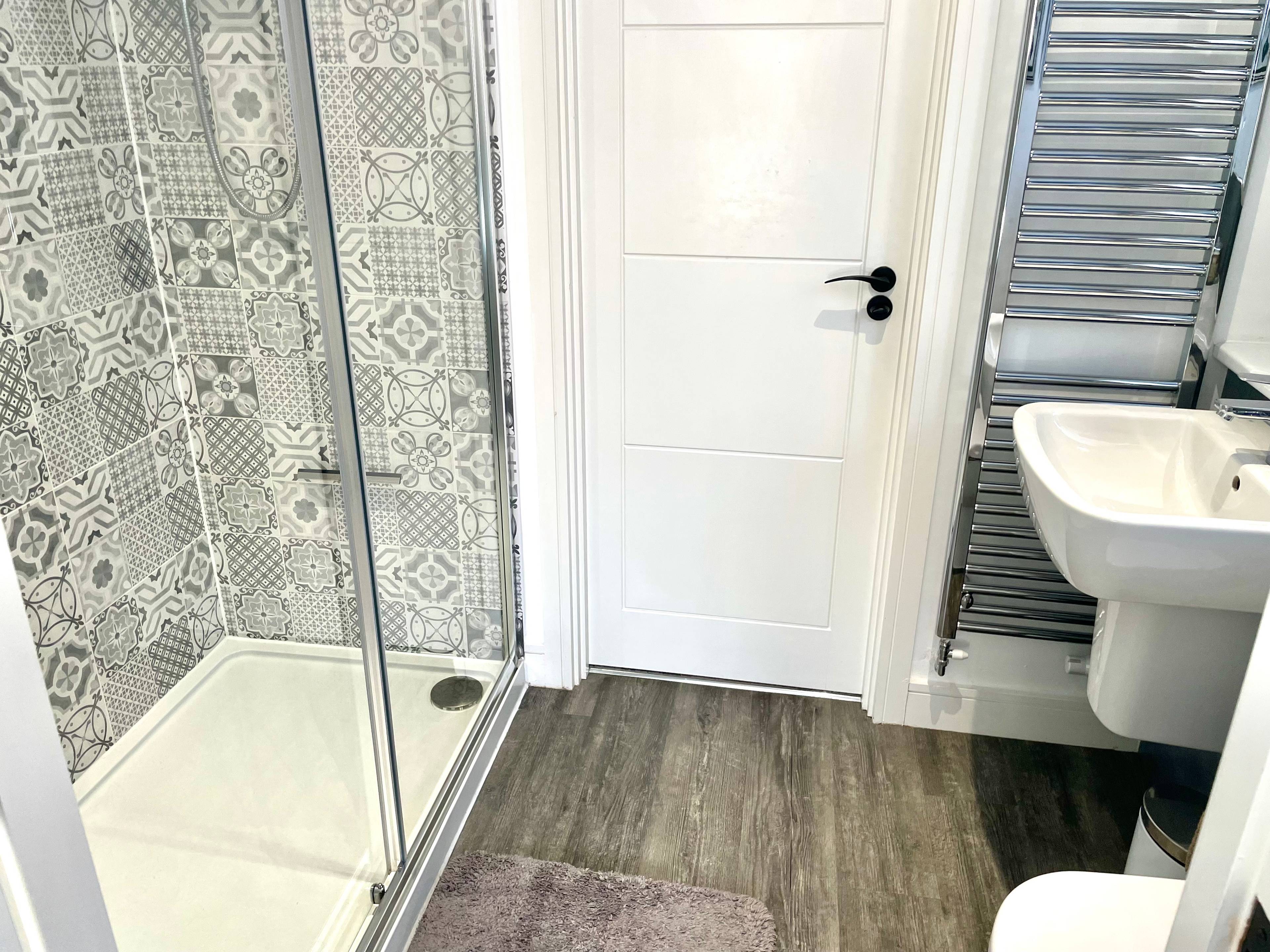 Jack & Jill En-suite