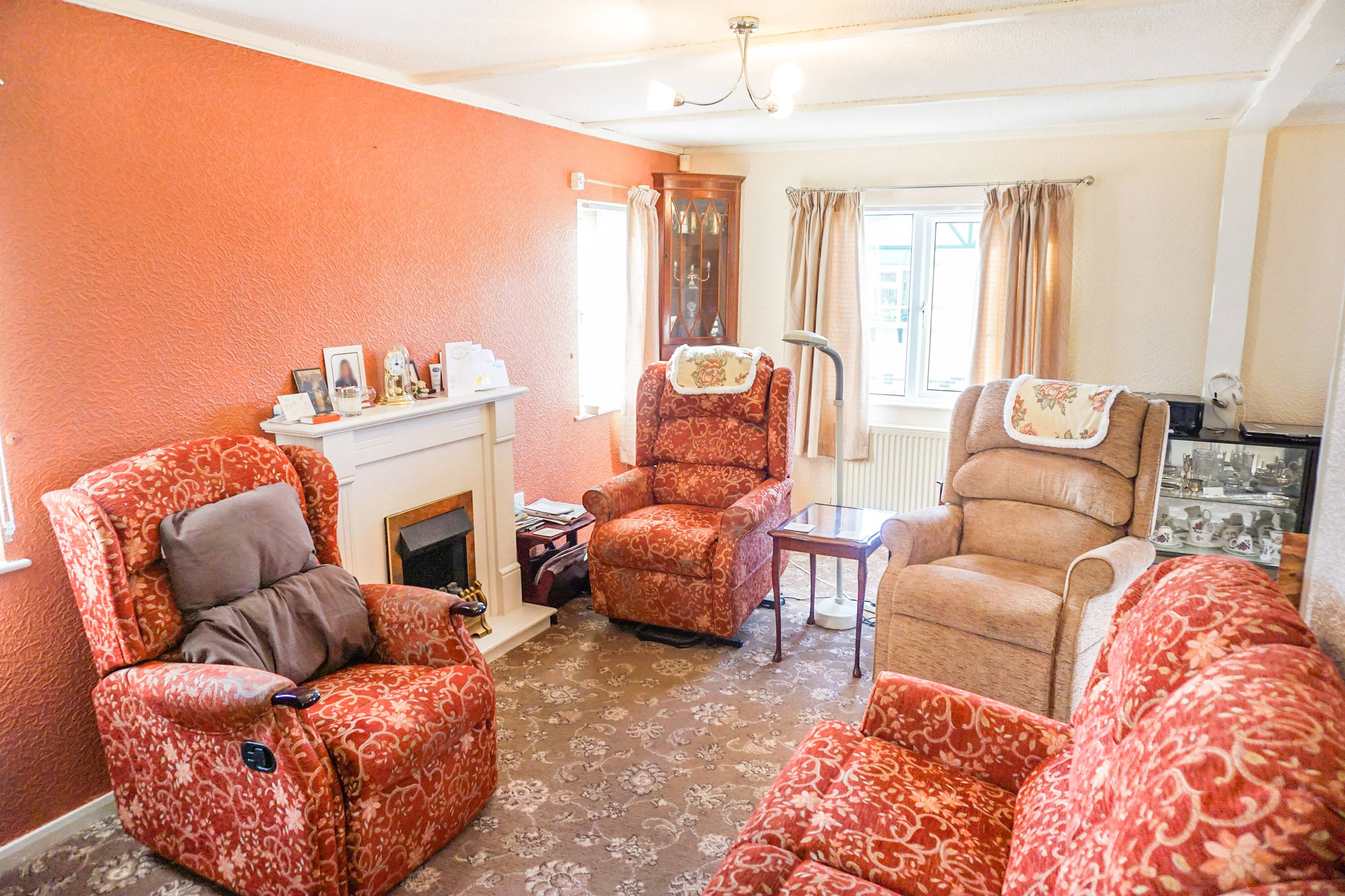 Lounge/Dining Room