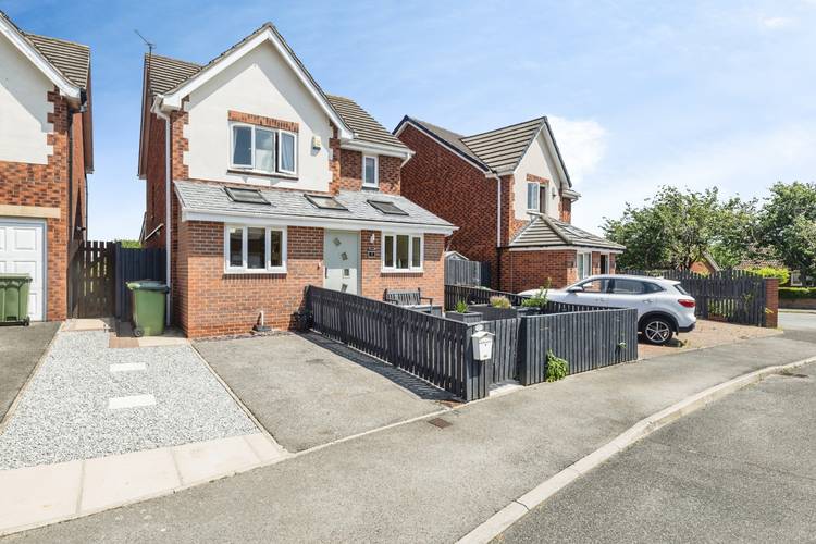 4 bedroom detached house