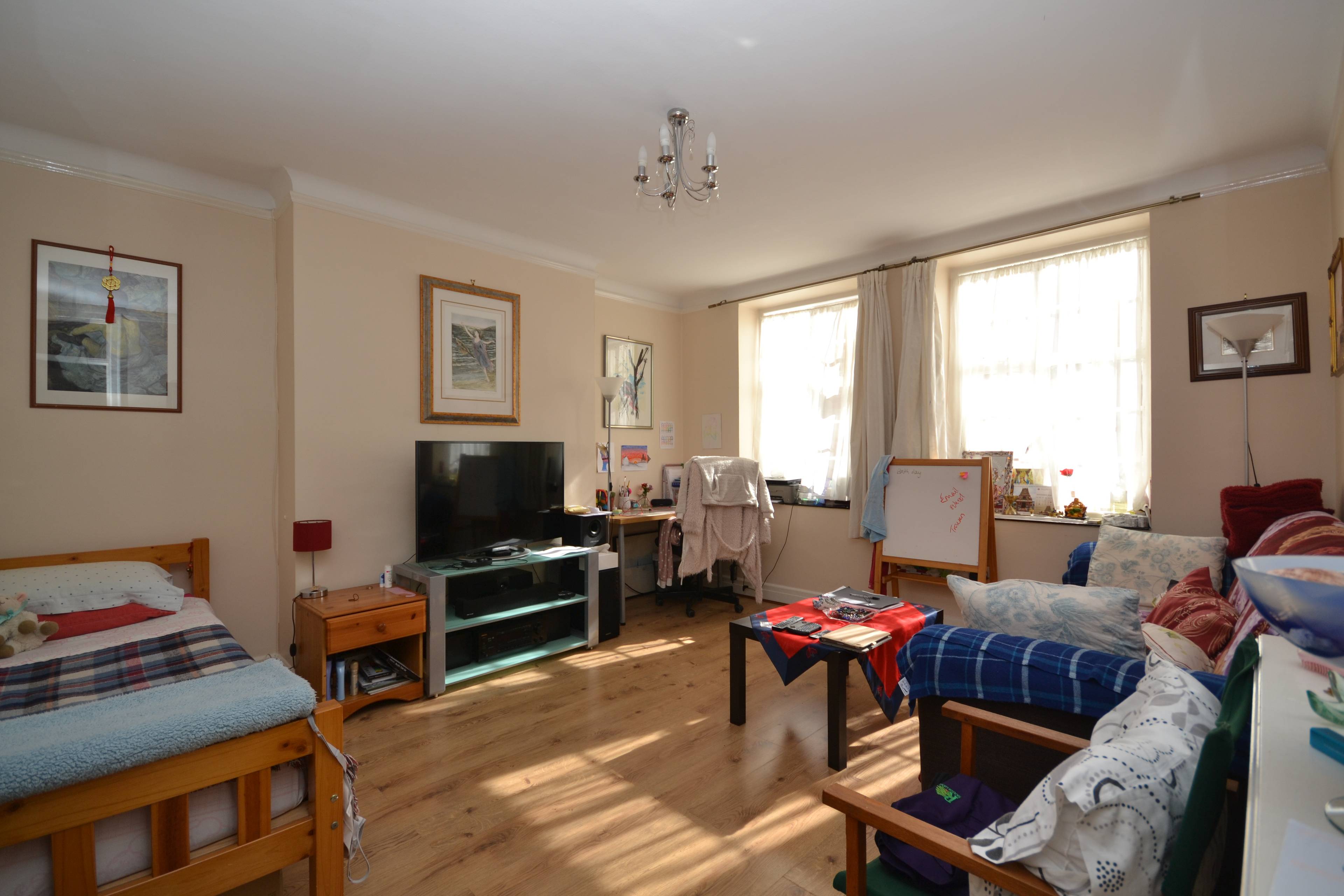 Lounge/Dining Room