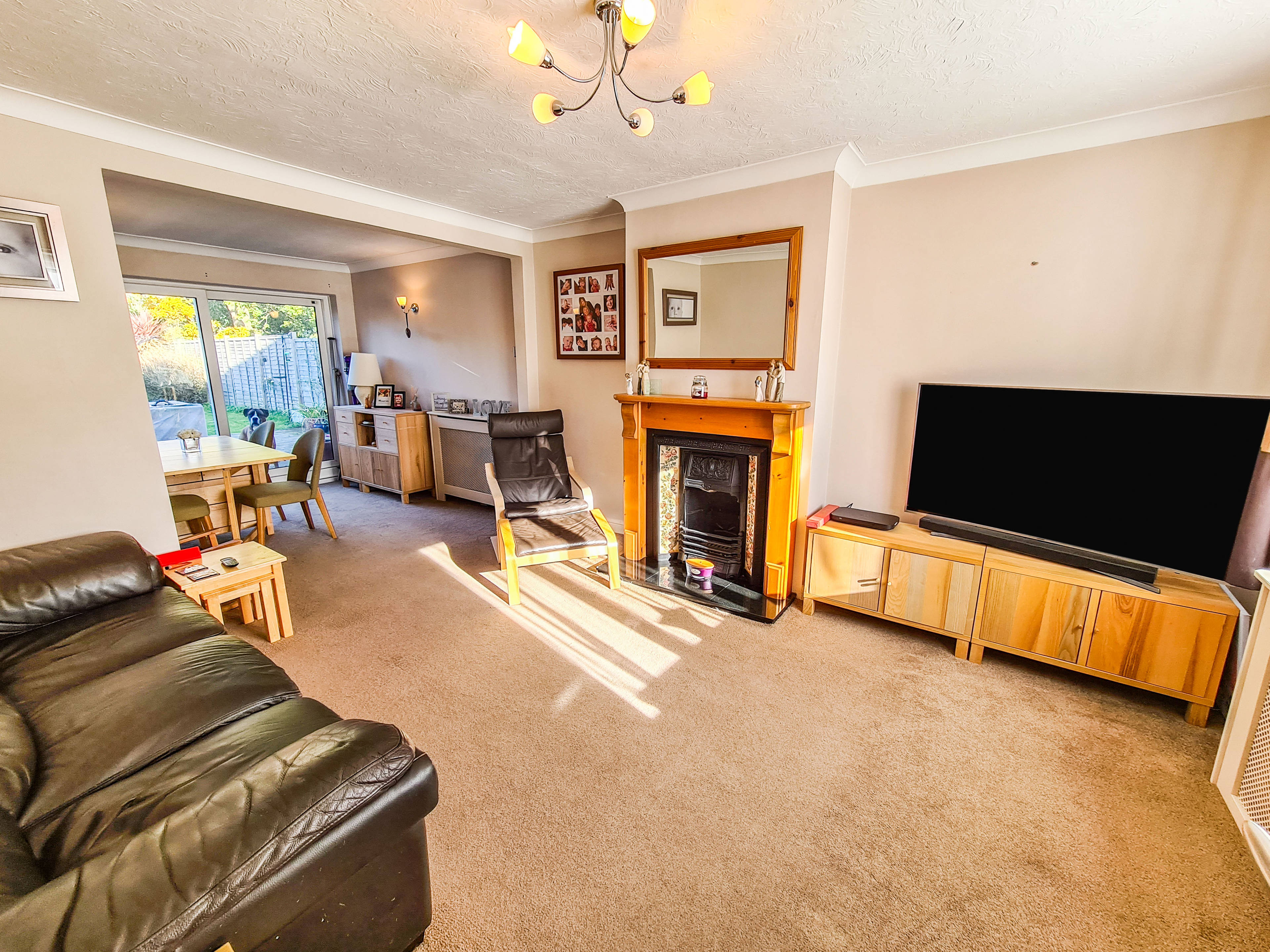 Lounge/Dining Room