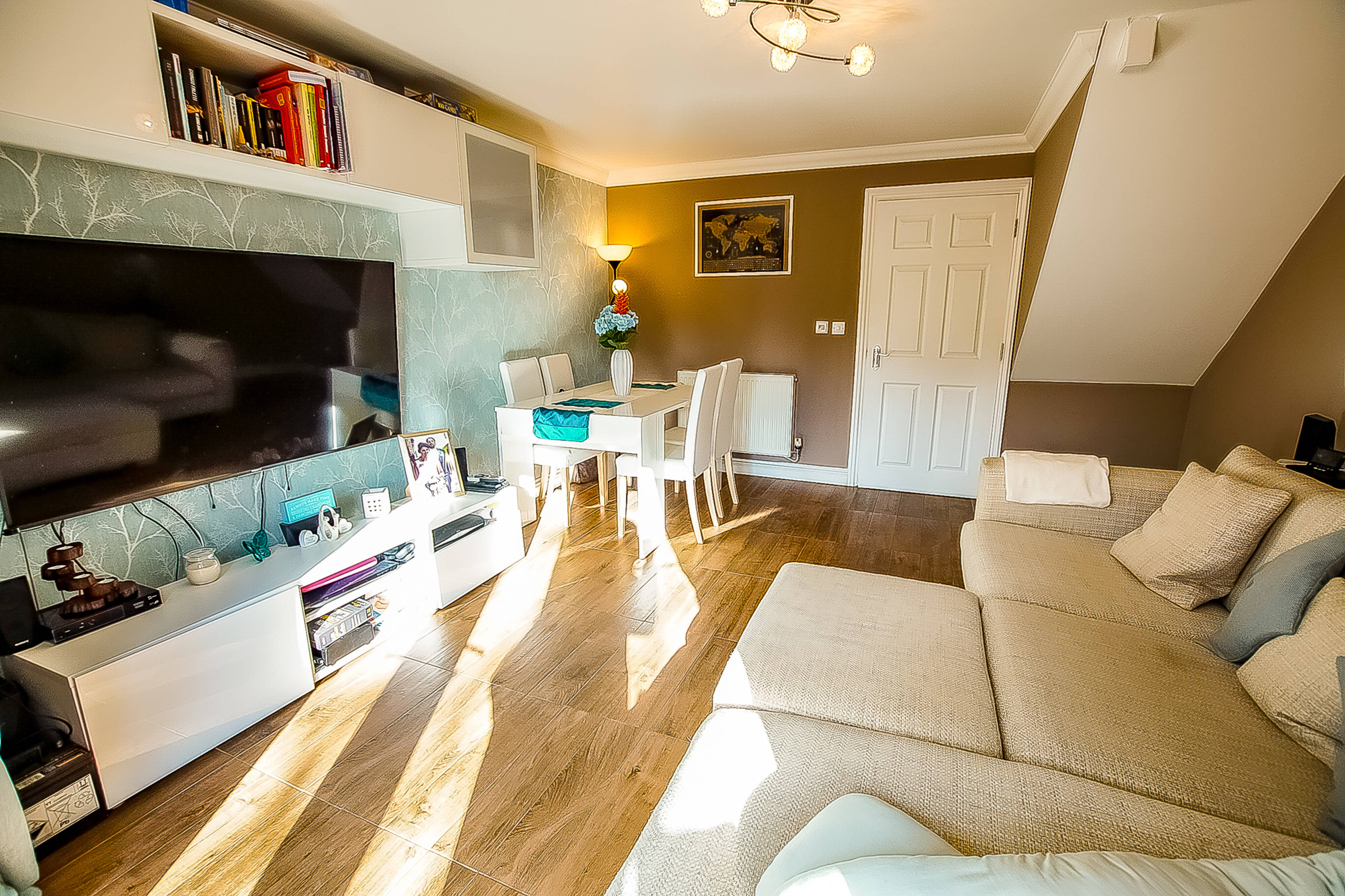 Lounge/Dining Room