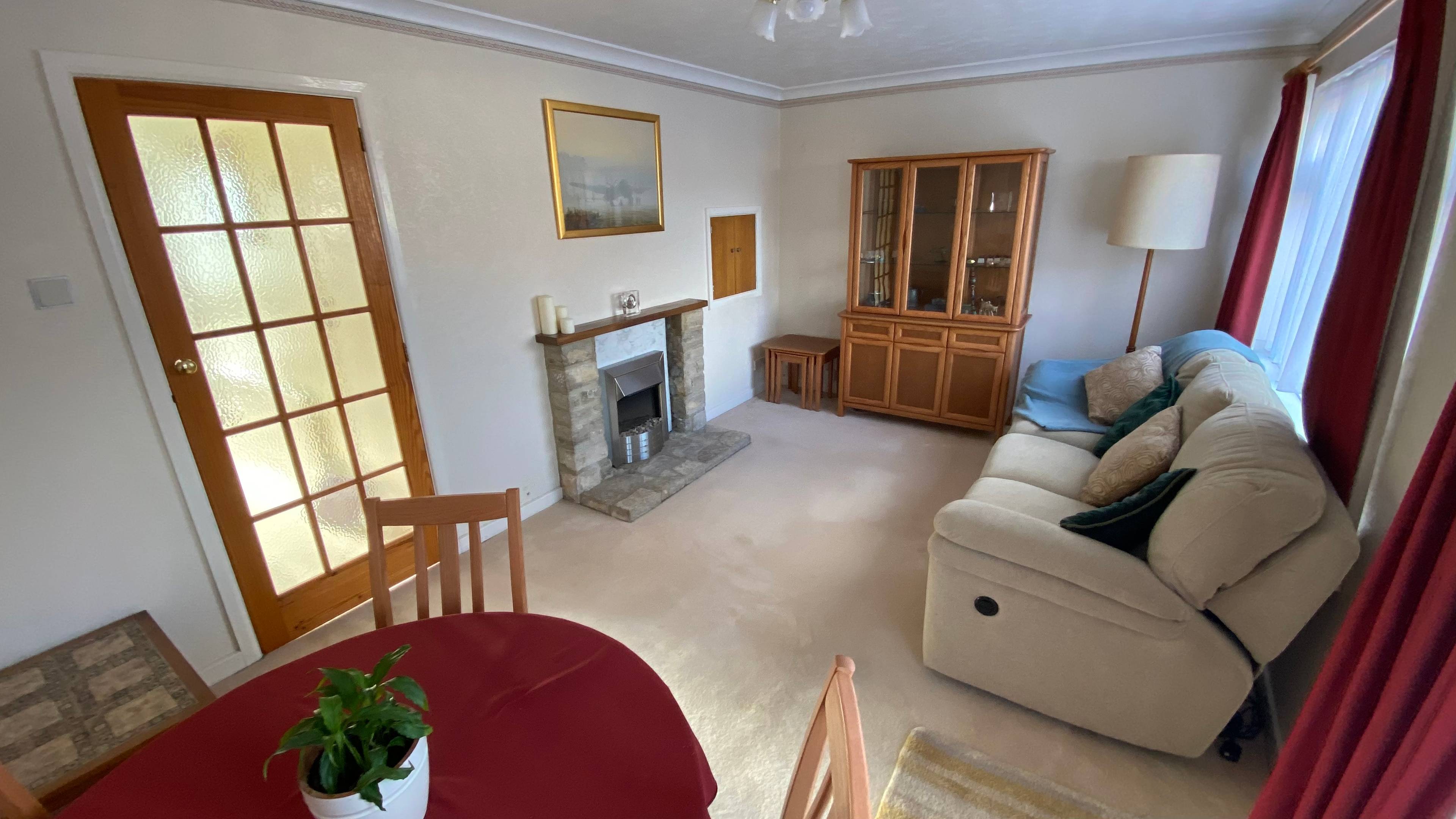 Lounge/Dining Room