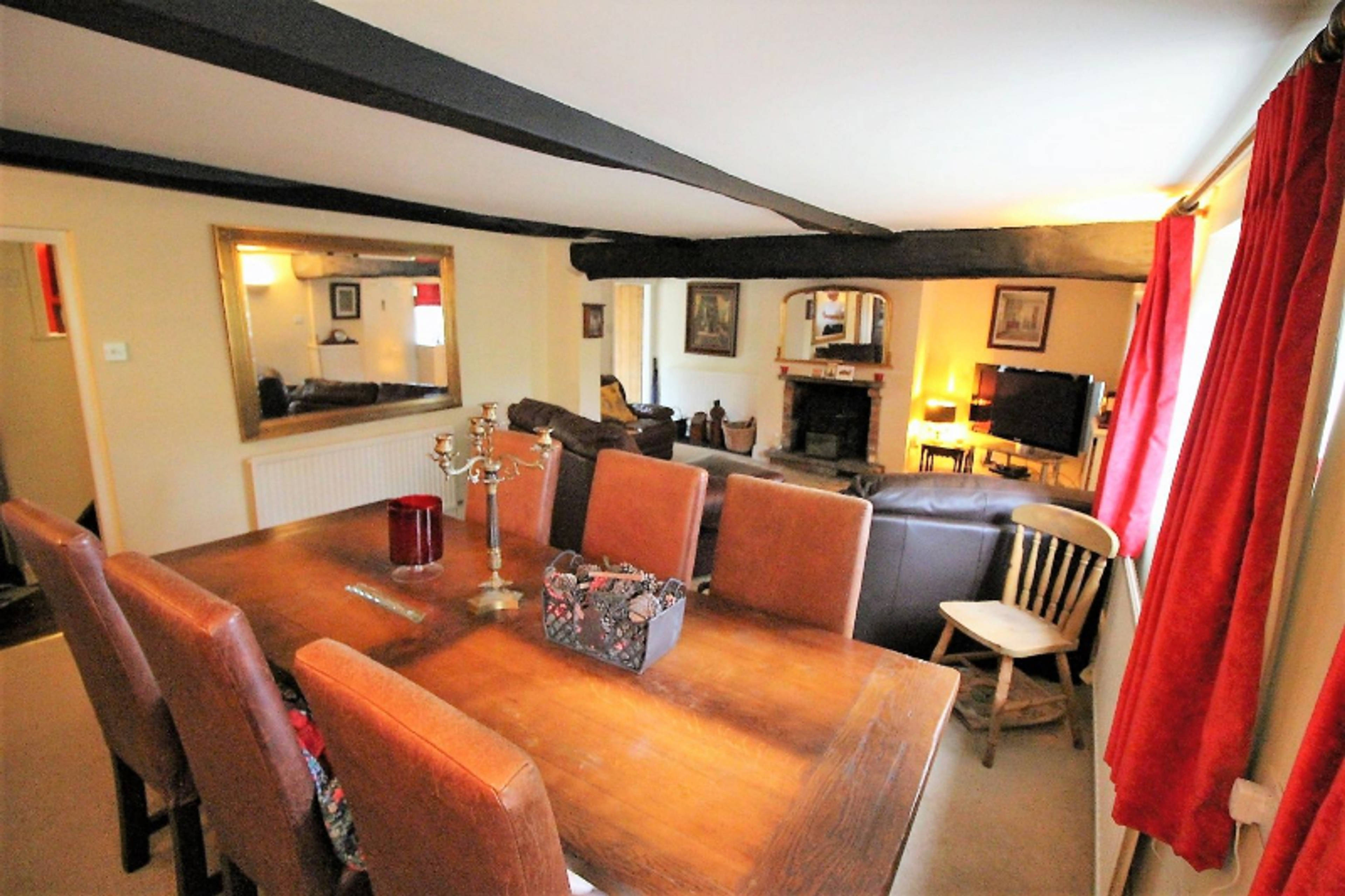 Lounge/Dining Room