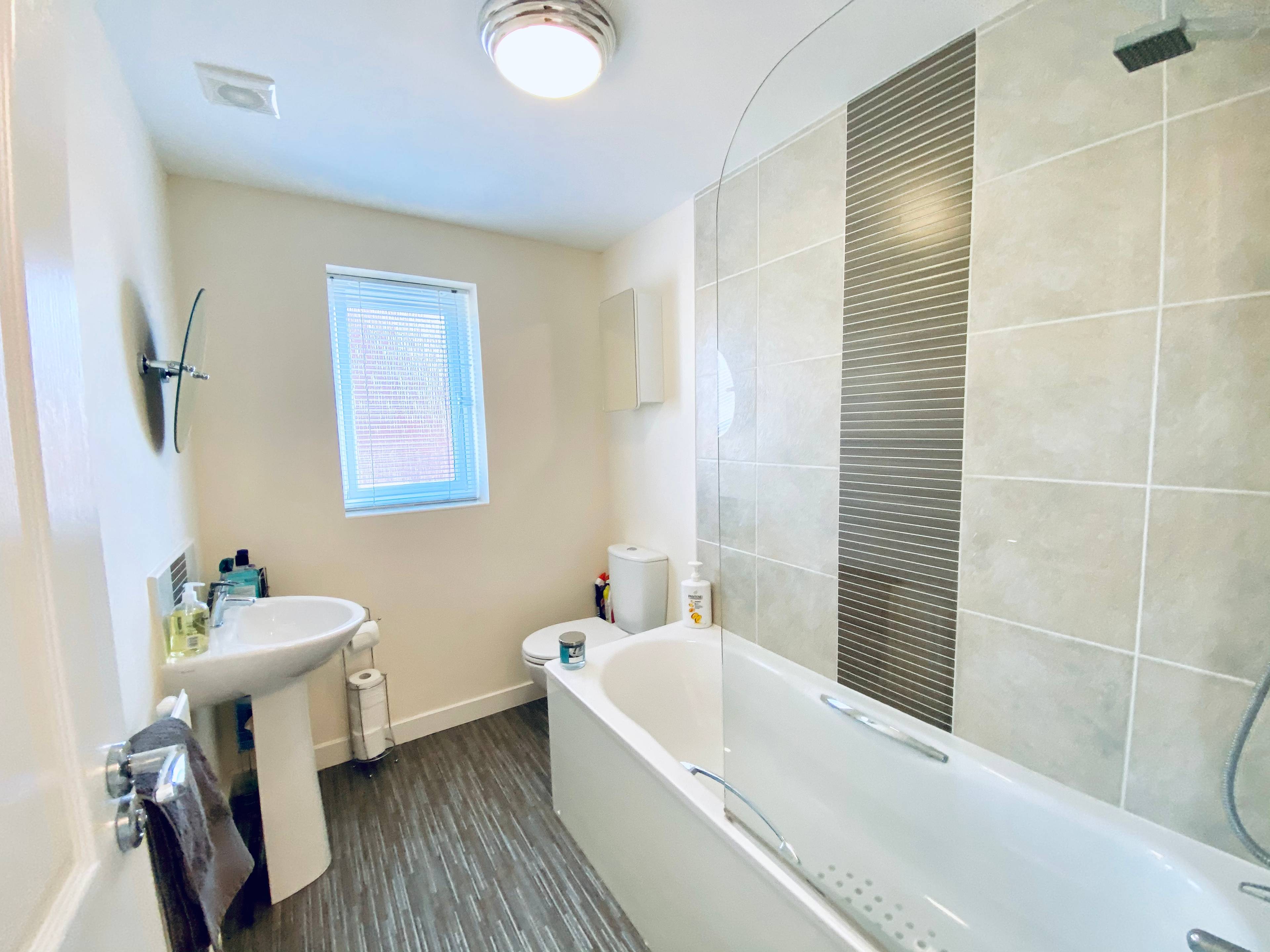 Family Bathroom 
