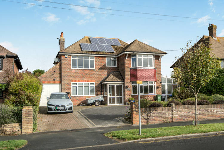 3 bedroom detached house