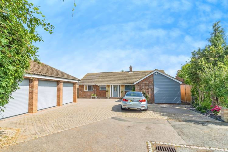5 bedroom detached bungalow