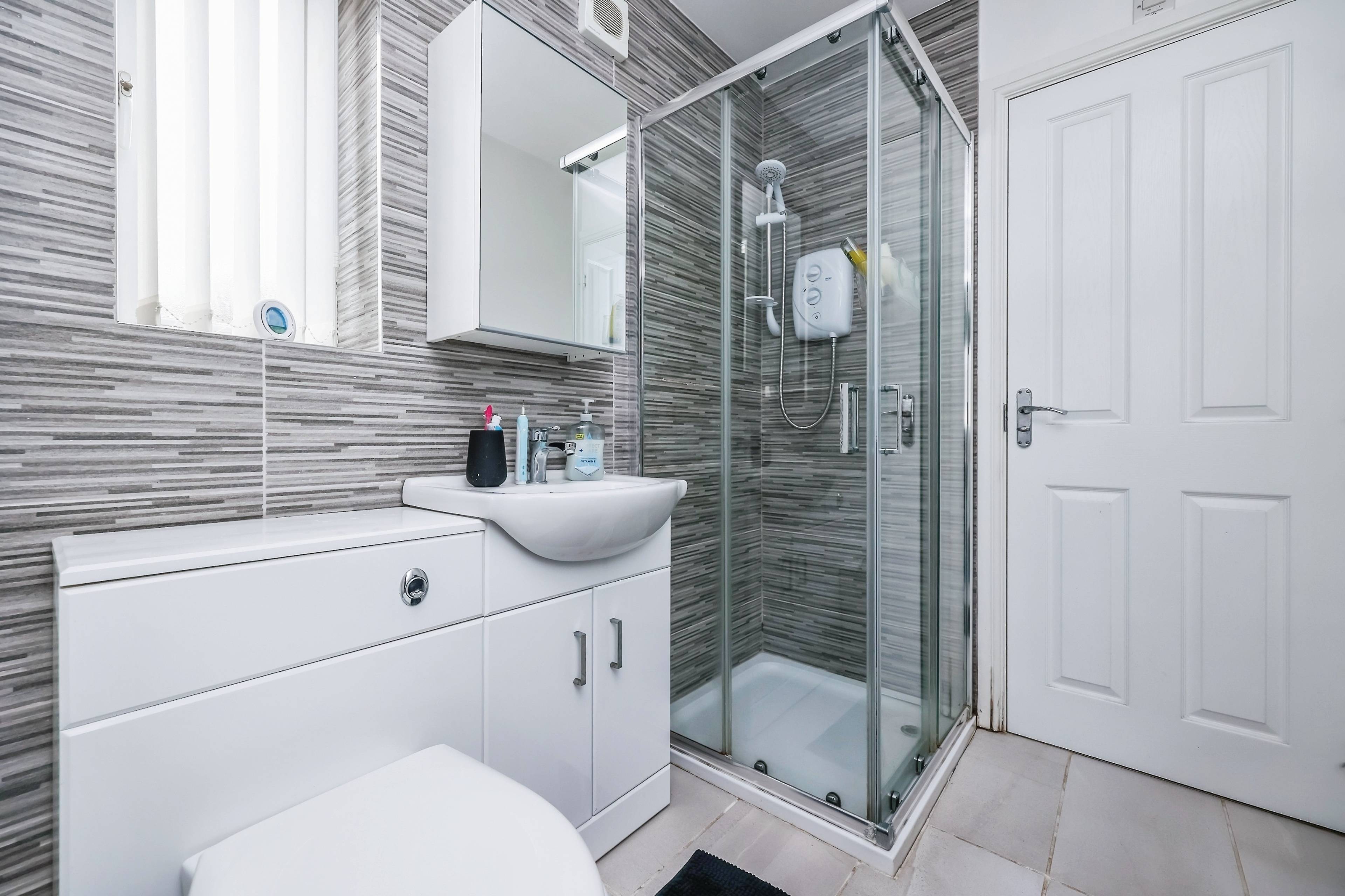 Jack & Jill En-suite