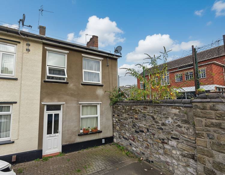 3 bedroom end of terrace house