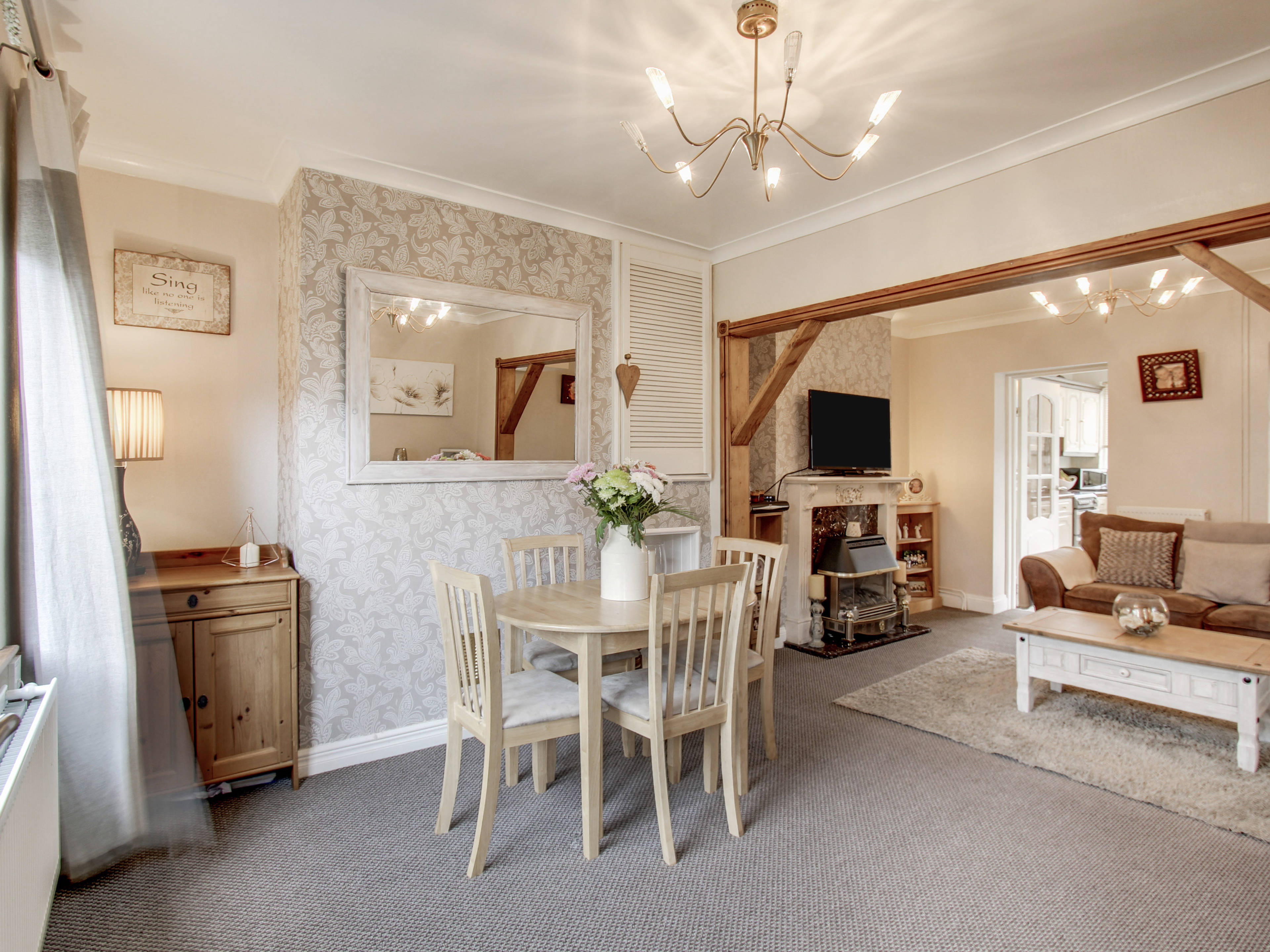 Lounge/Dining Room