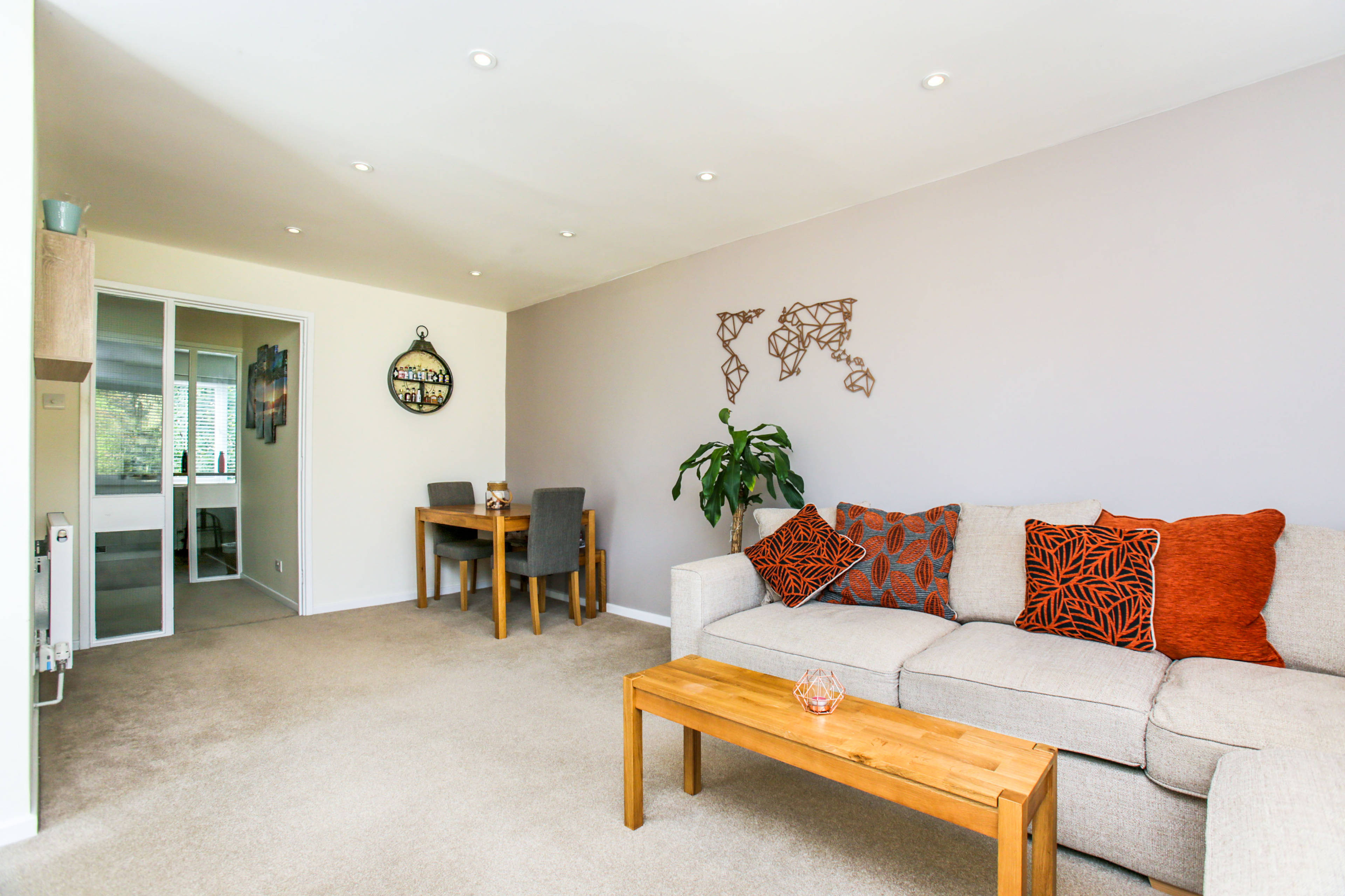 Lounge/Dining Room
