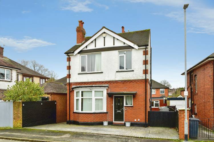 3 bedroom detached house