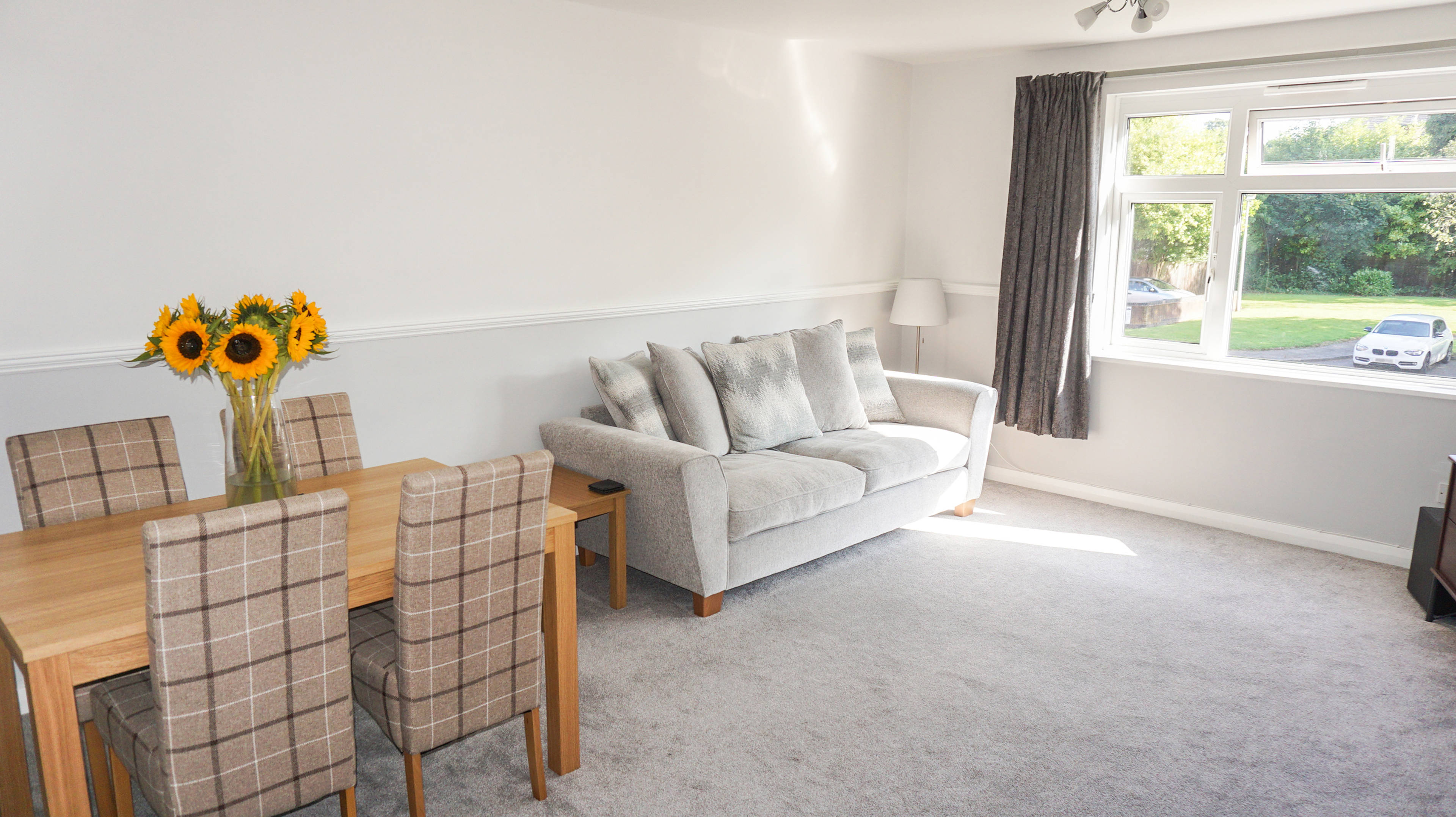 Lounge/Dining Room