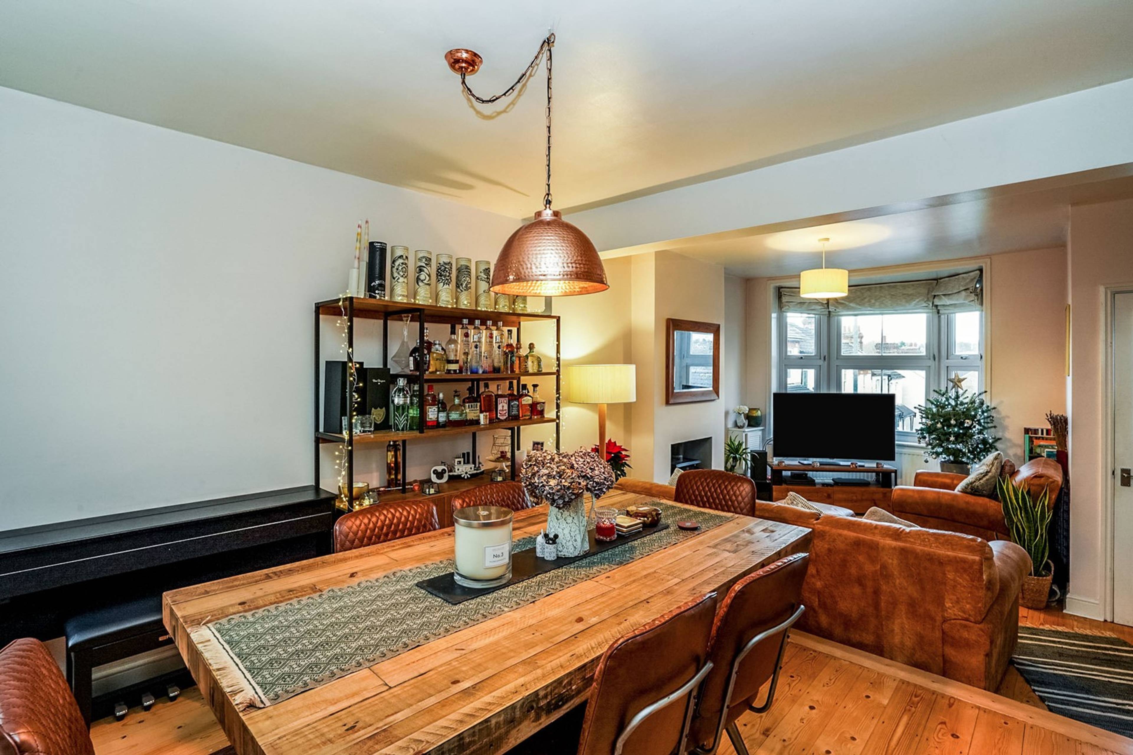 Lounge/Dining Room