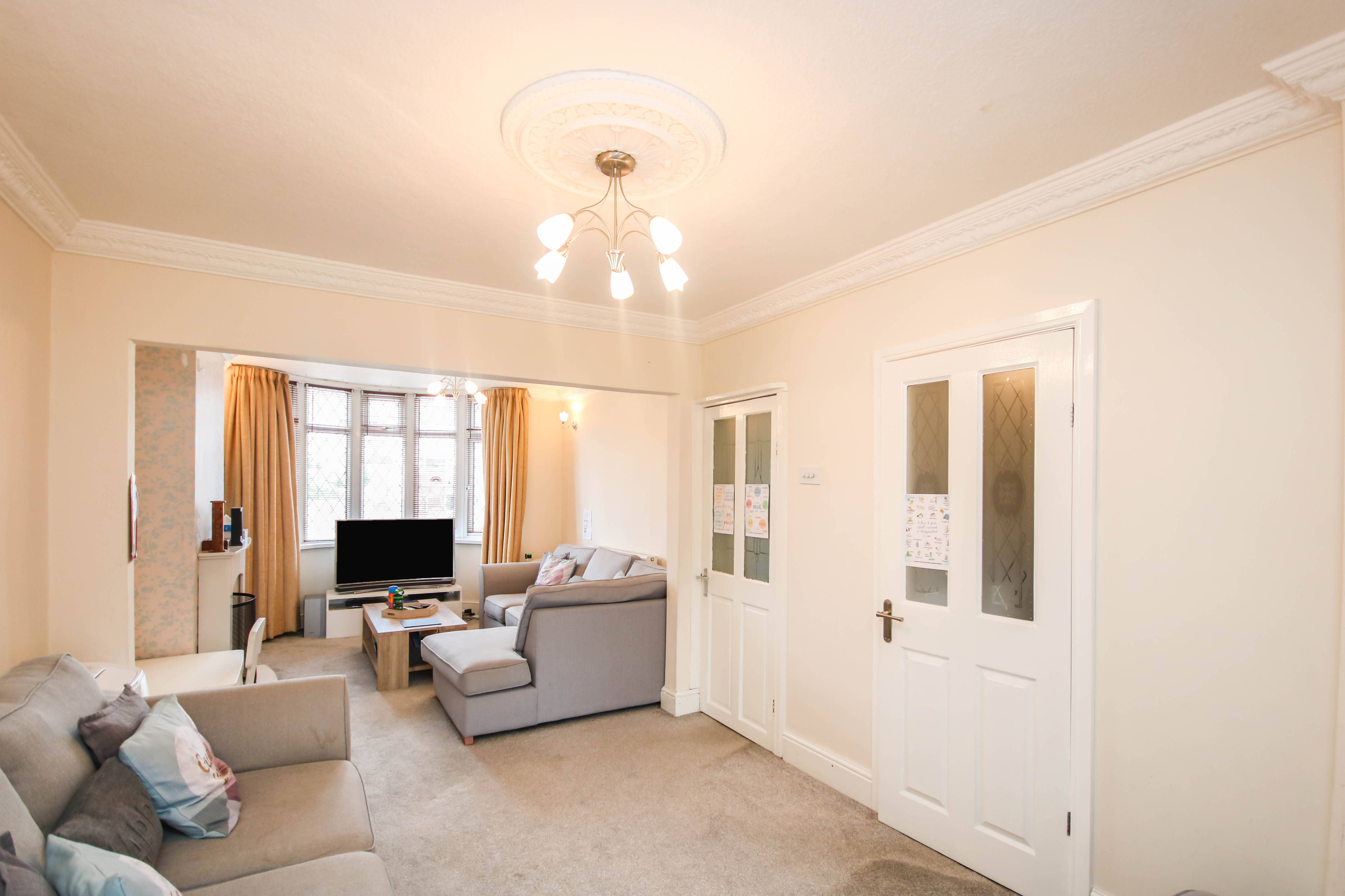 Lounge/Dining Room