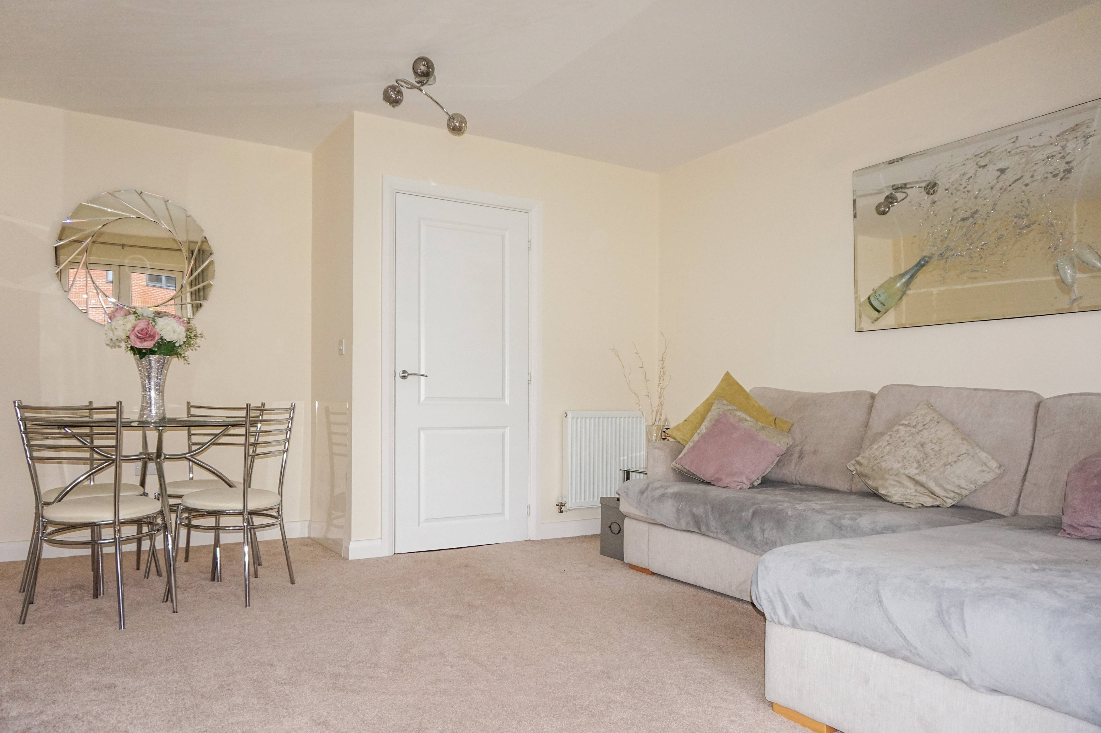 Lounge/Dining Room