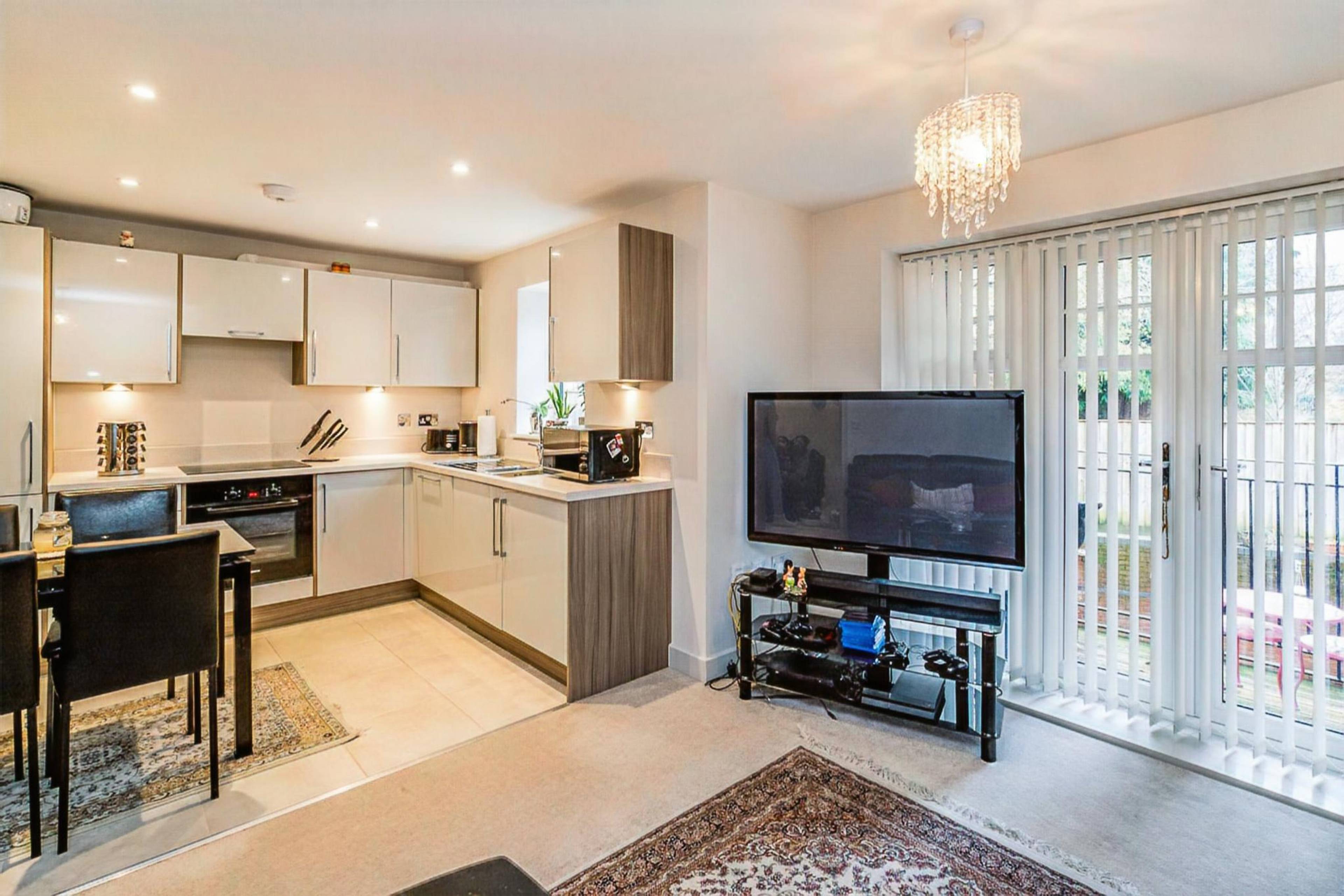 Lounge / Kitchen