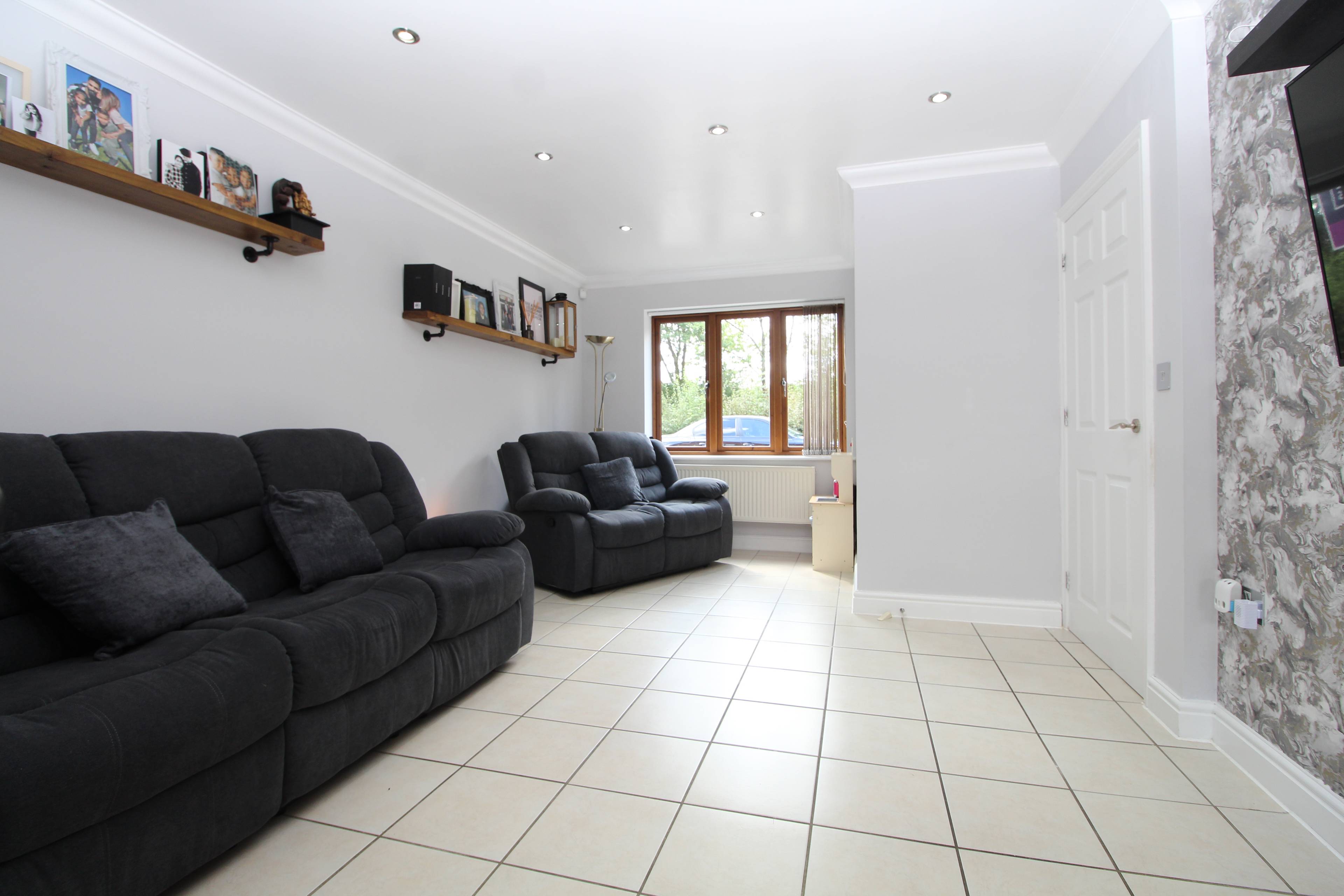 Lounge / Kitchen