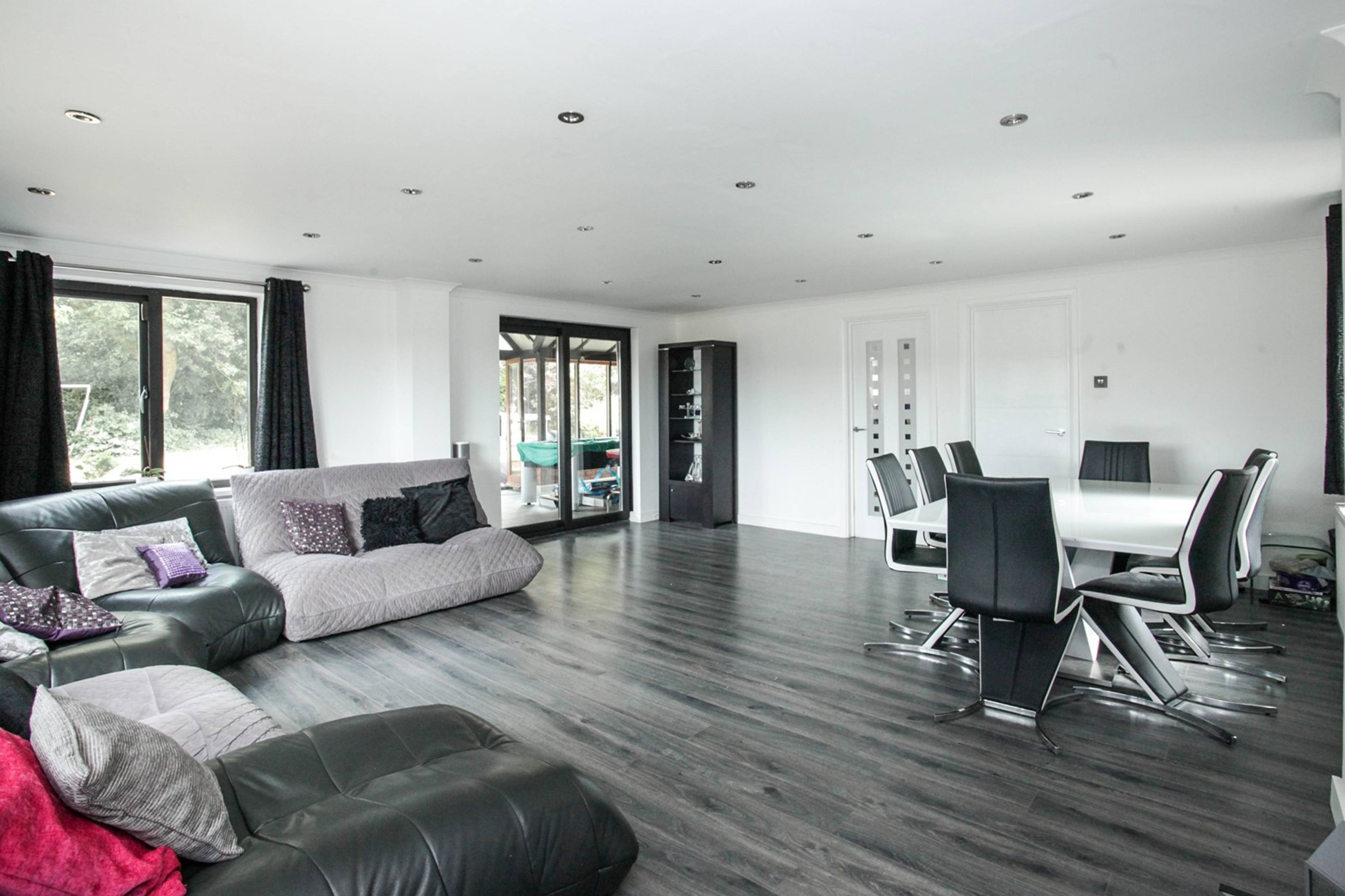 Lounge / Kitchen