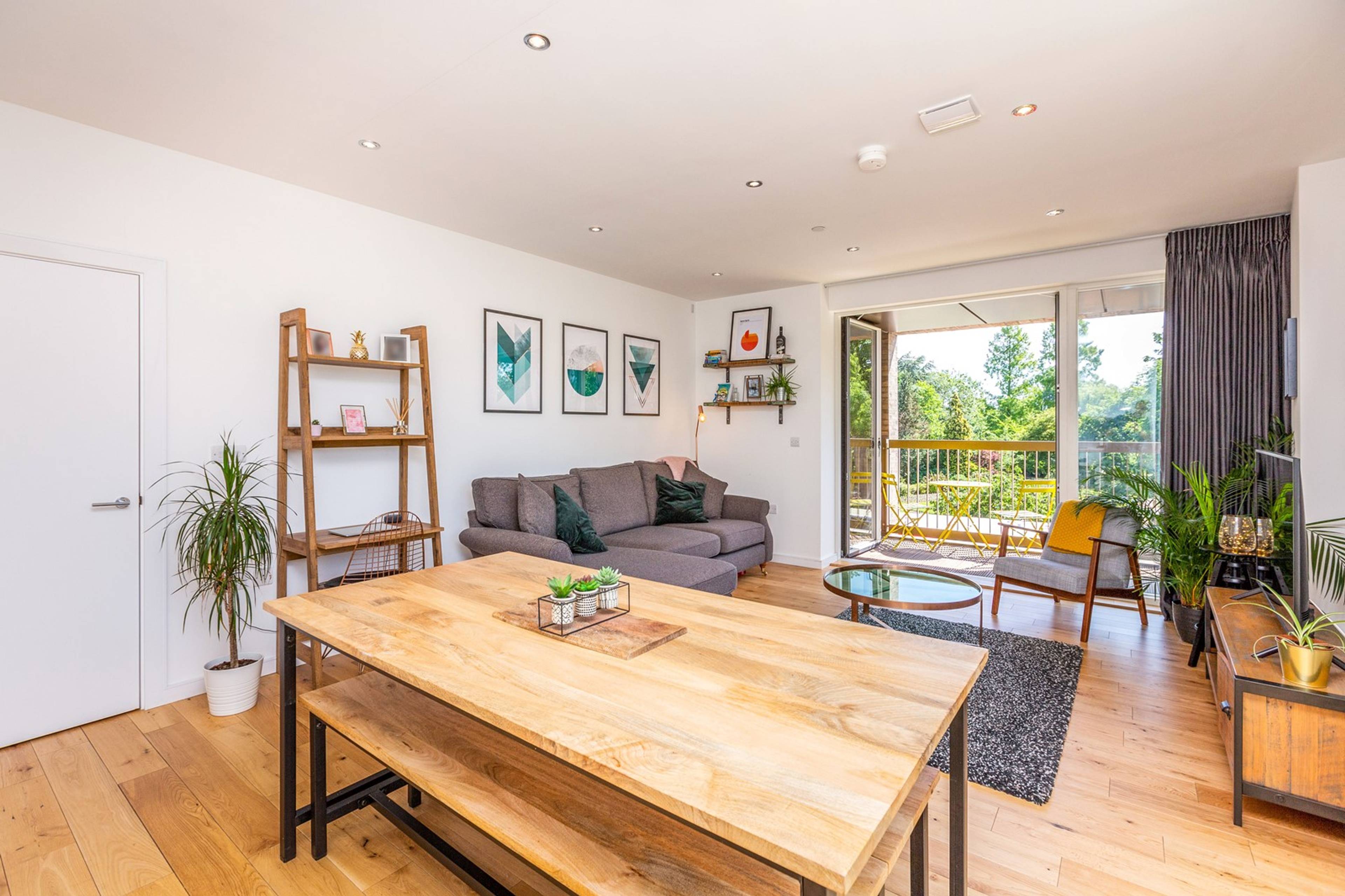 Lounge/Dining Room
