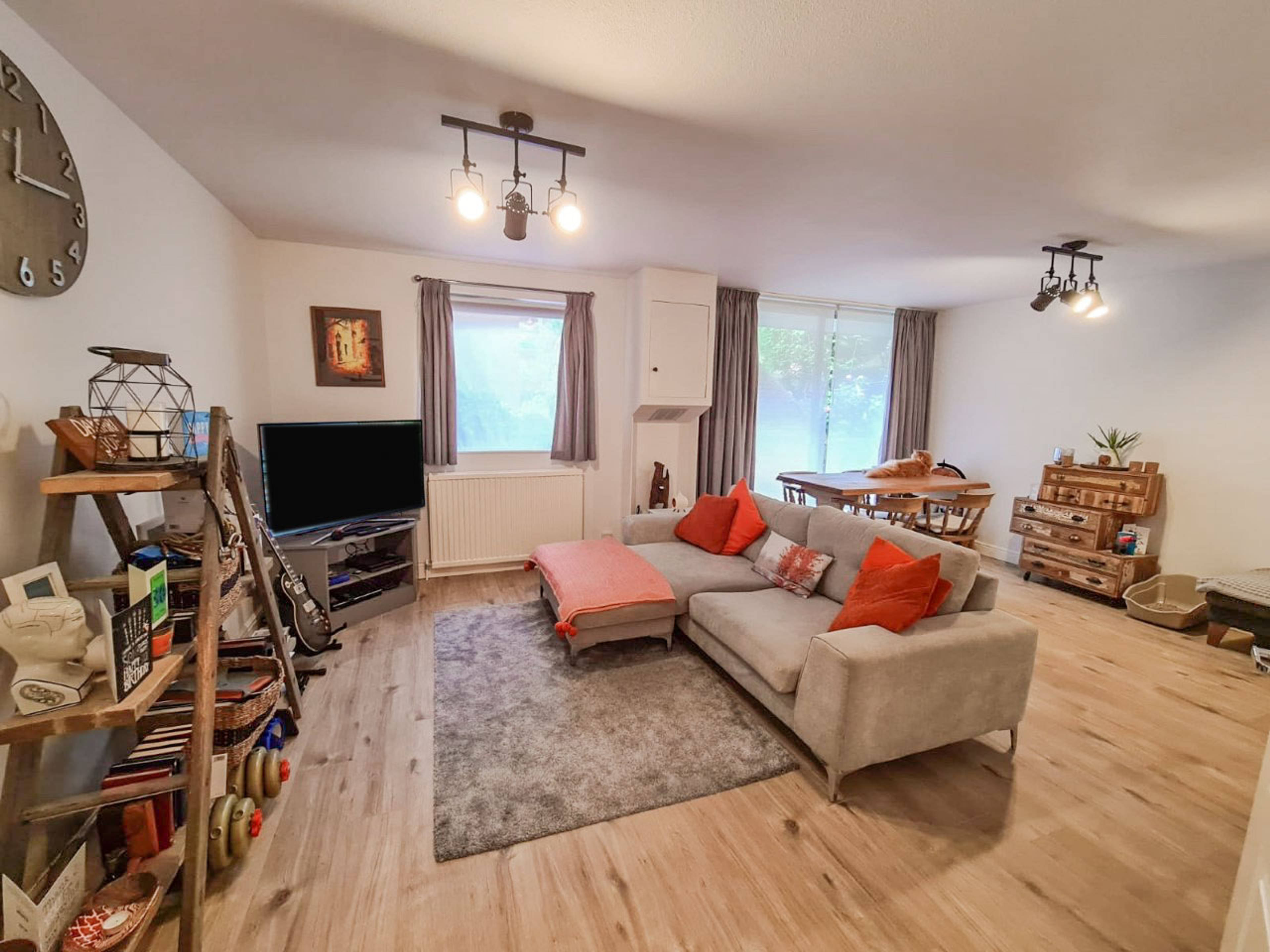 Lounge/Dining Room