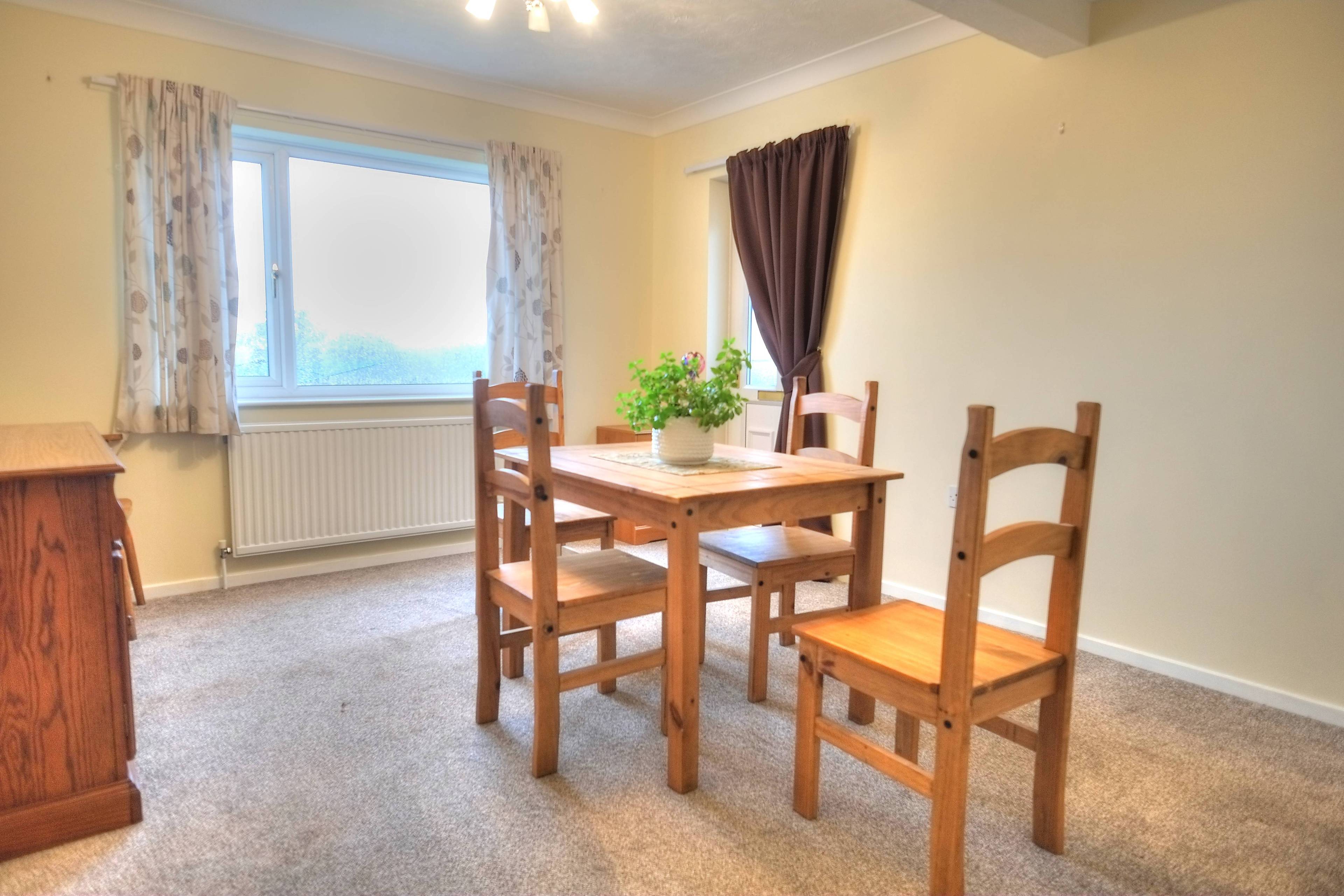 Bed 3 / Dining Room