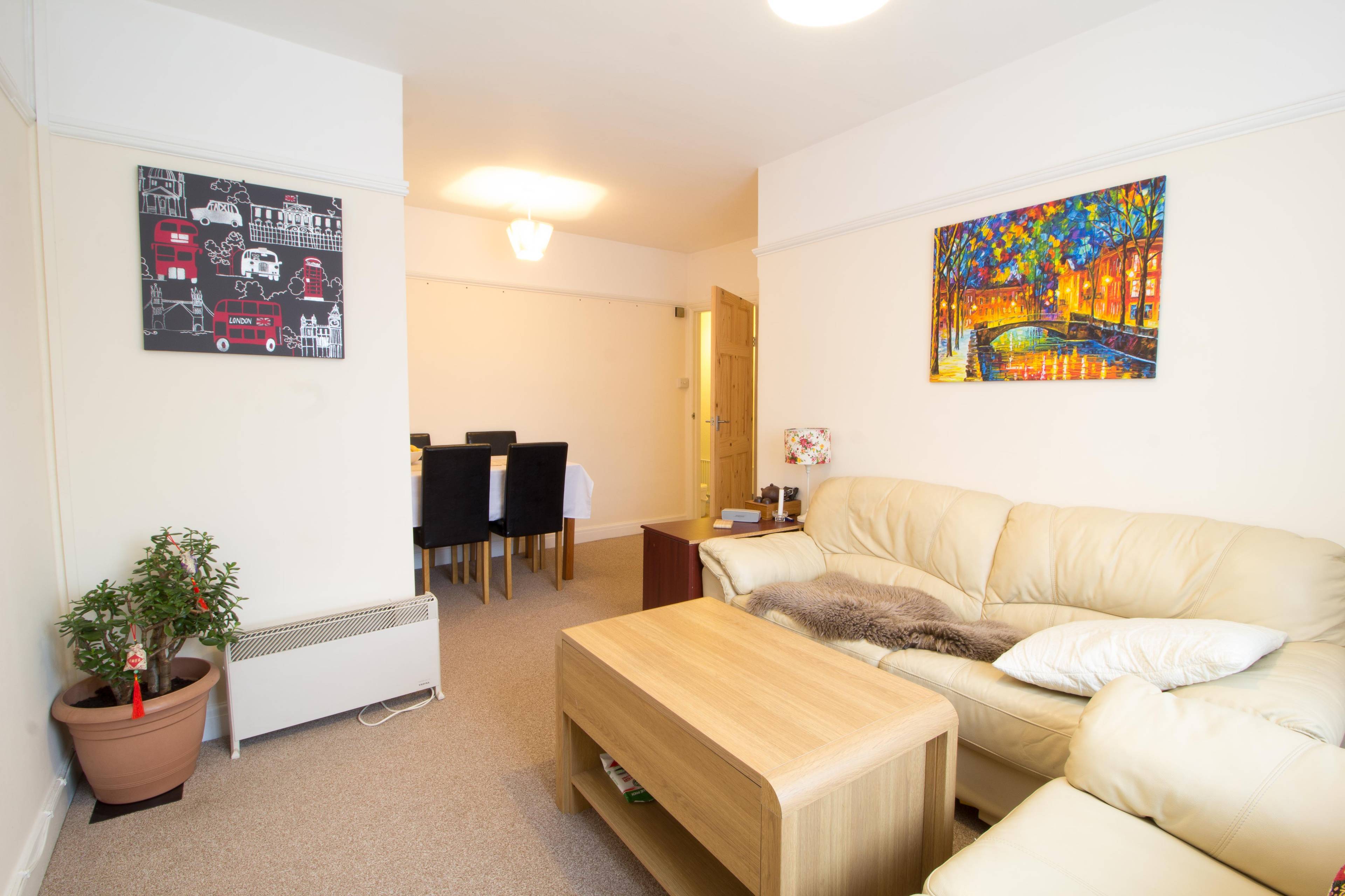 Lounge/Dining Room