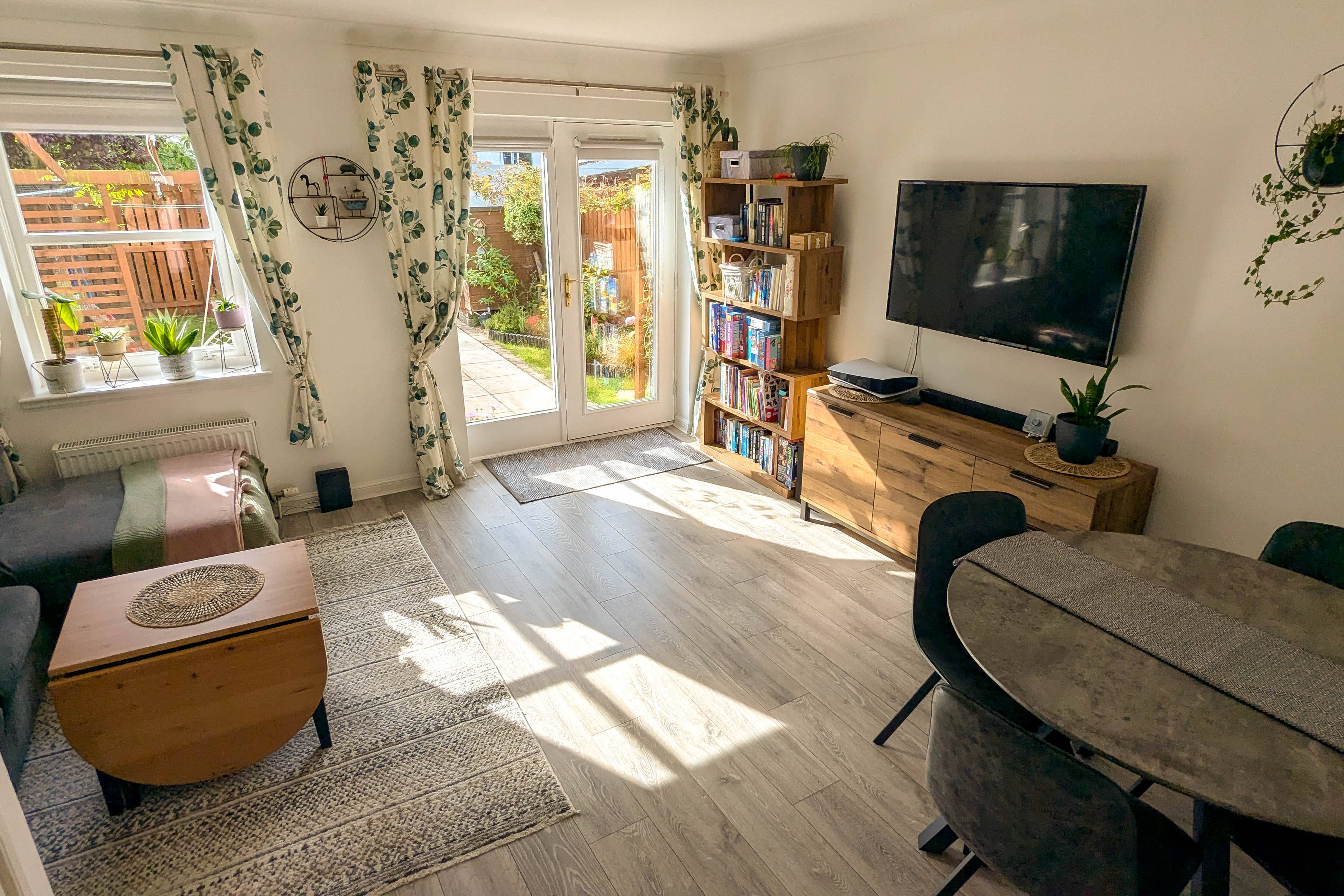Lounge/Dining Room