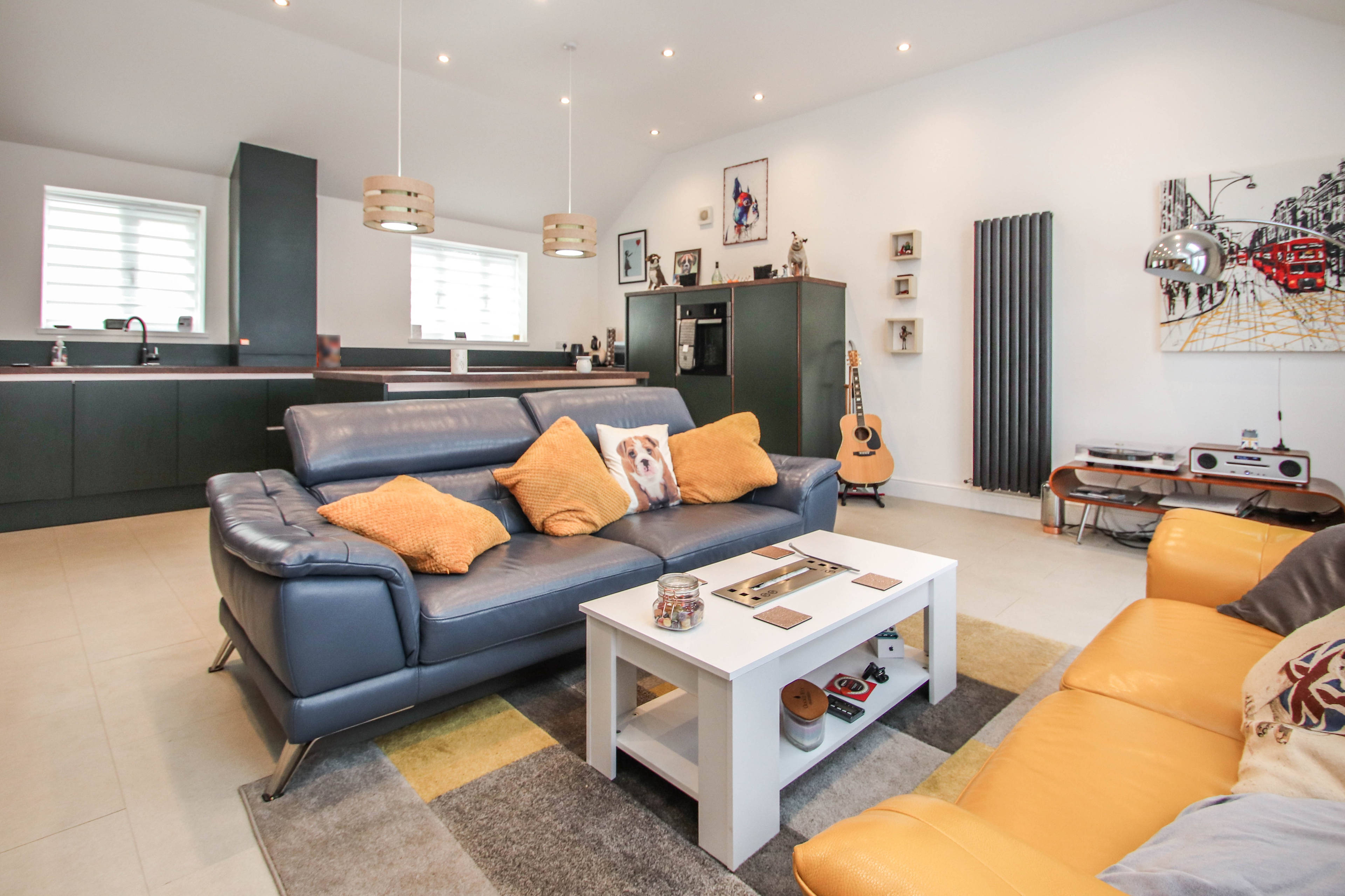 Lounge / Kitchen