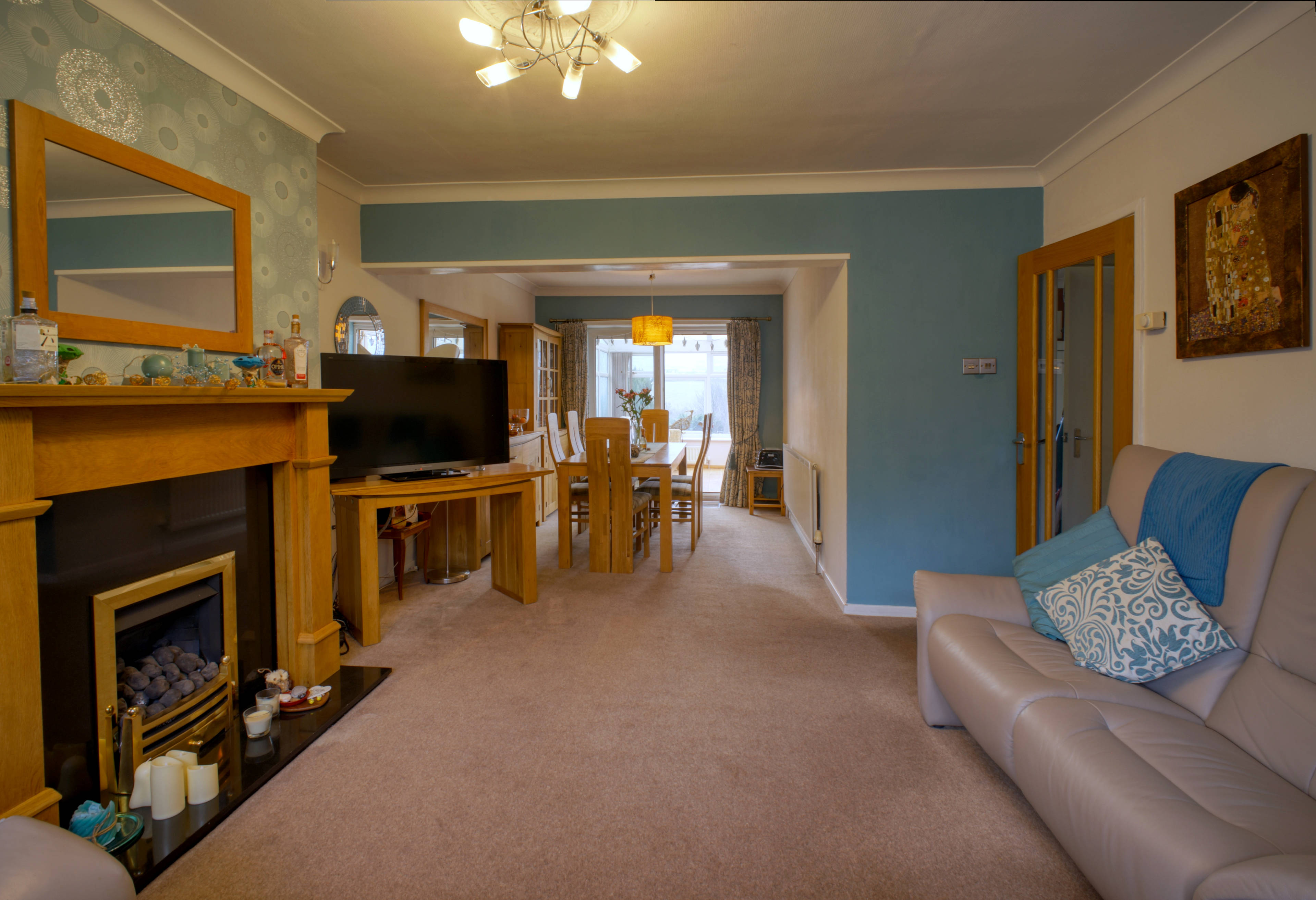 Lounge/Dining Room