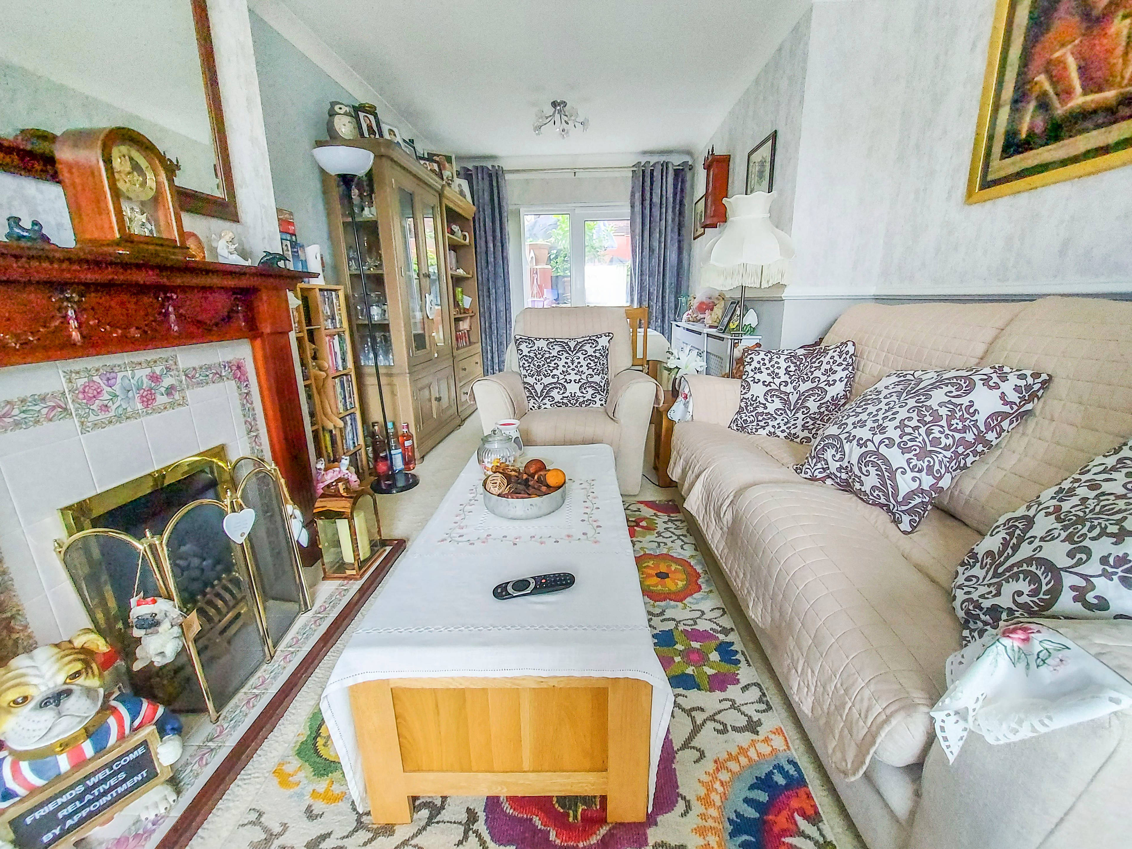 Lounge/Dining Room