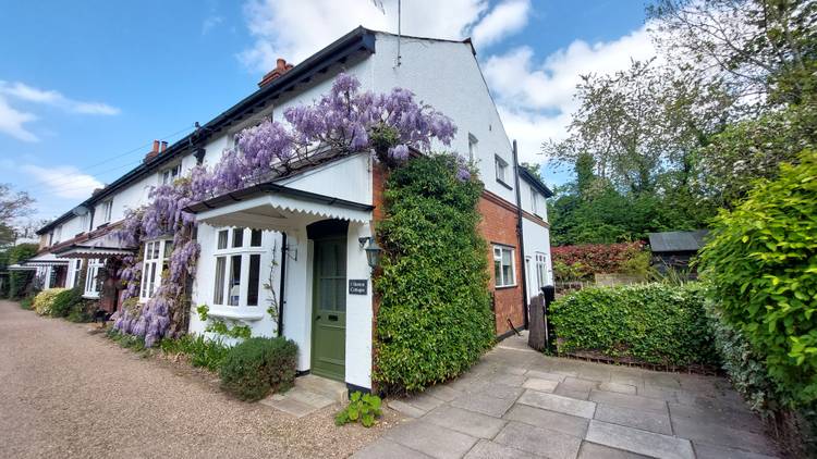3 bedroom end of terrace house