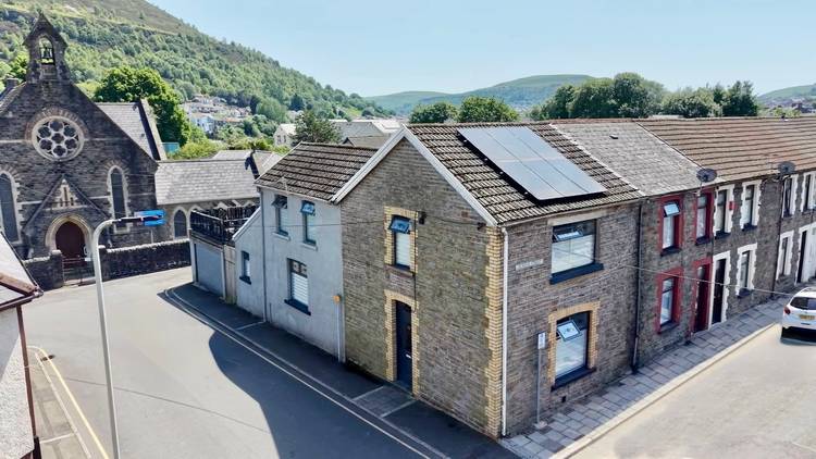 3 bedroom semi-detached house