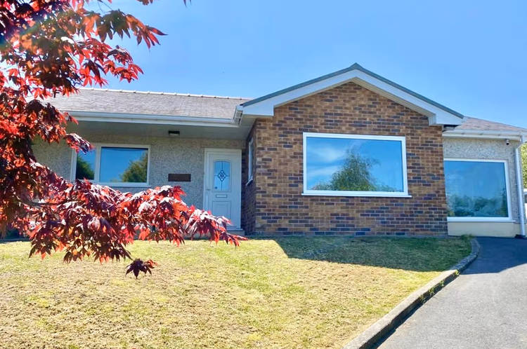 3 bedroom detached bungalow