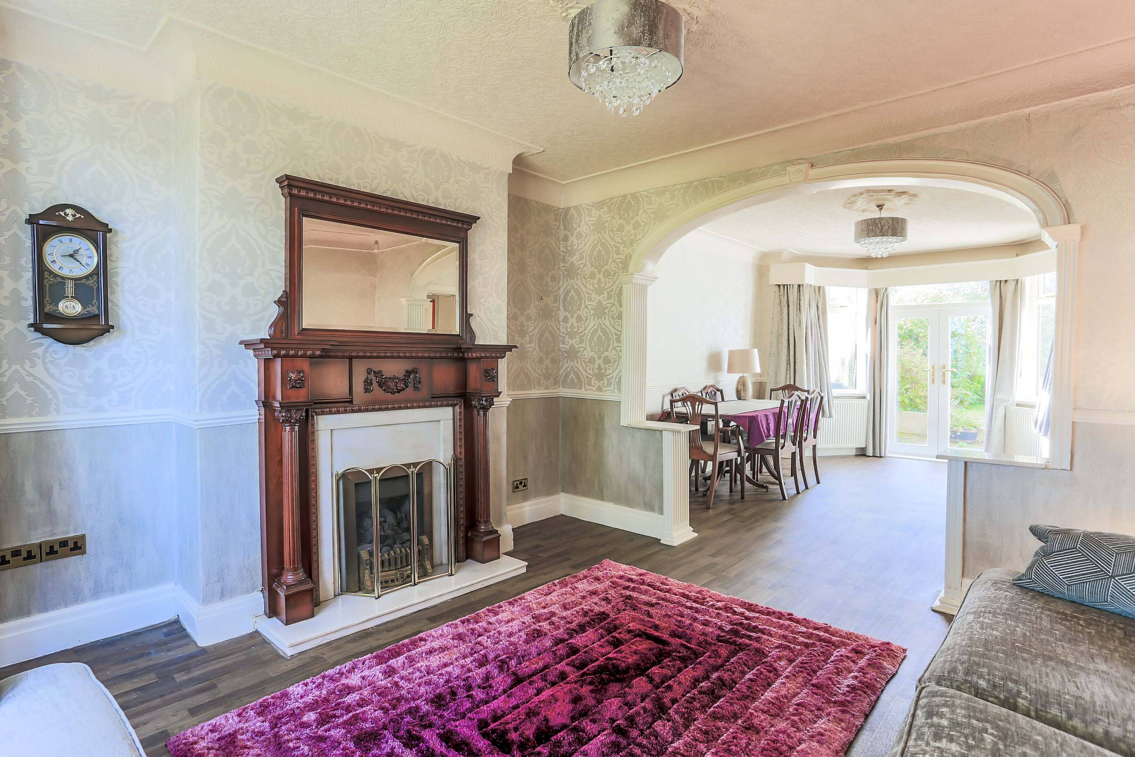 Lounge/Dining Room