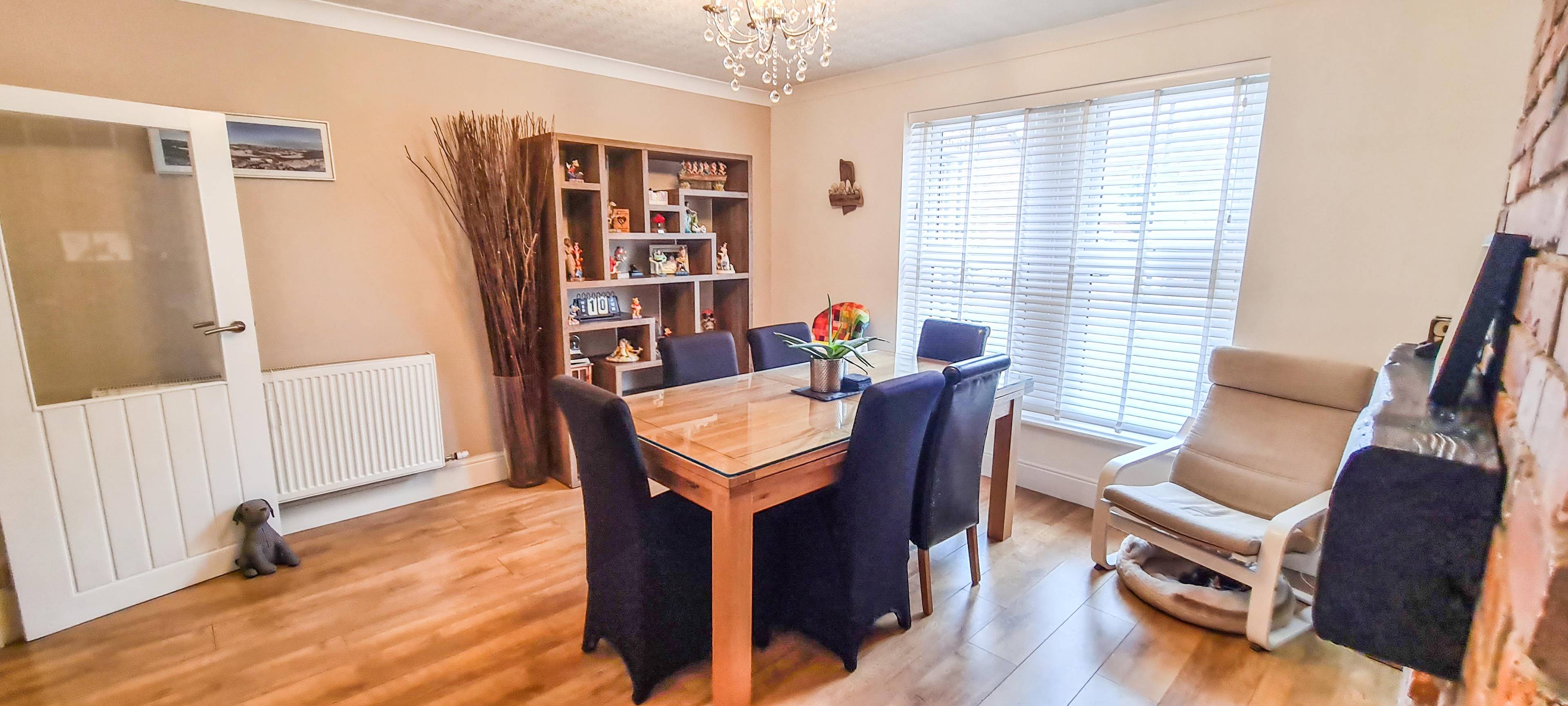 Lounge/Dining Room