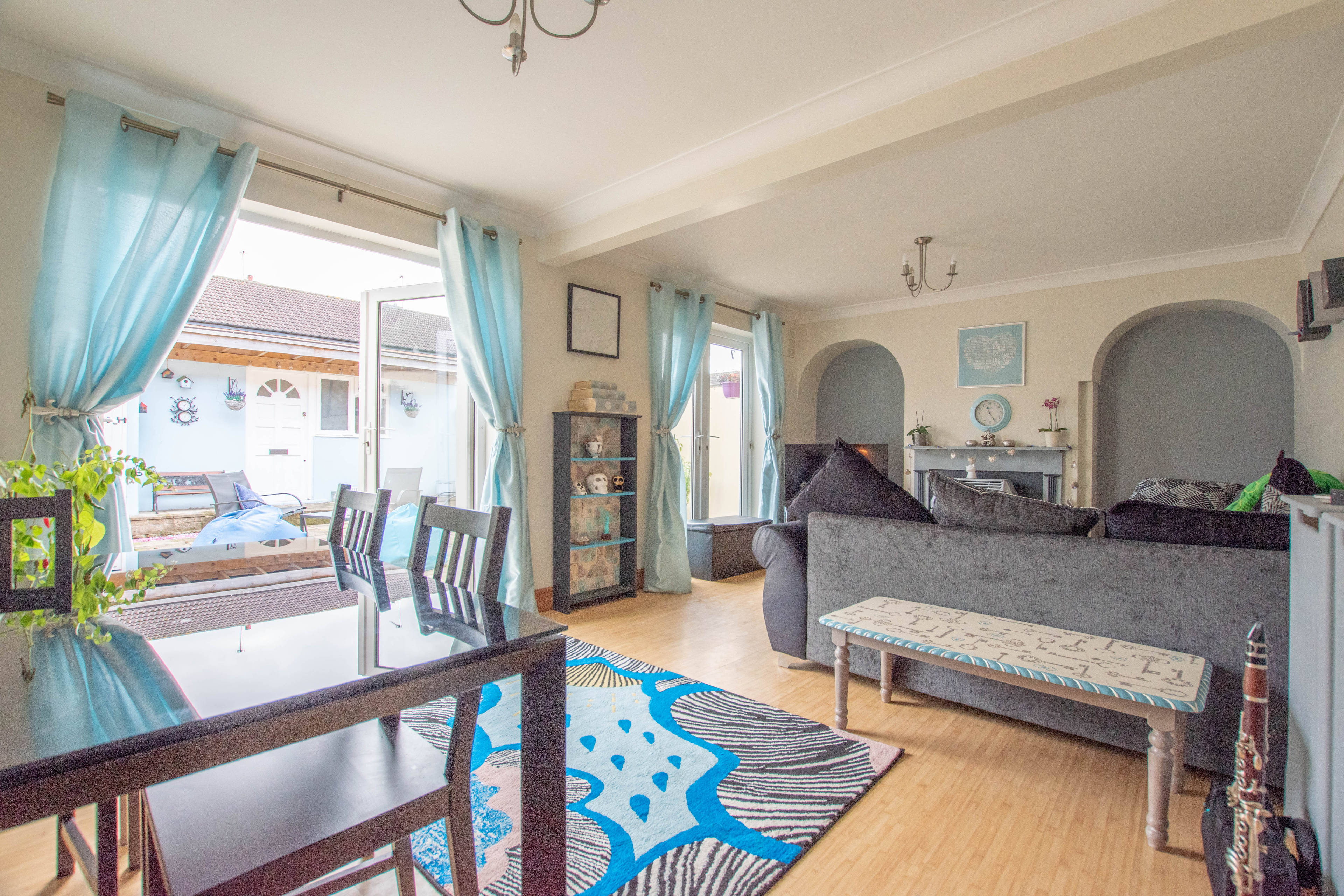 Lounge/Dining Room