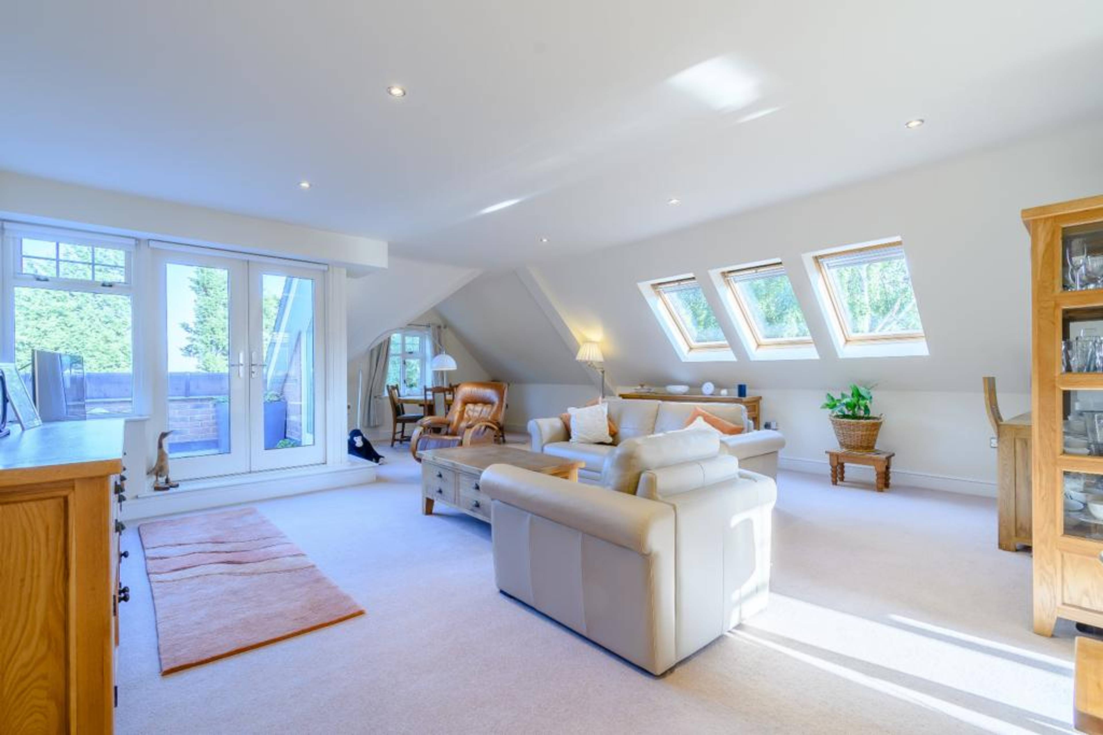 Lounge/Dining Room