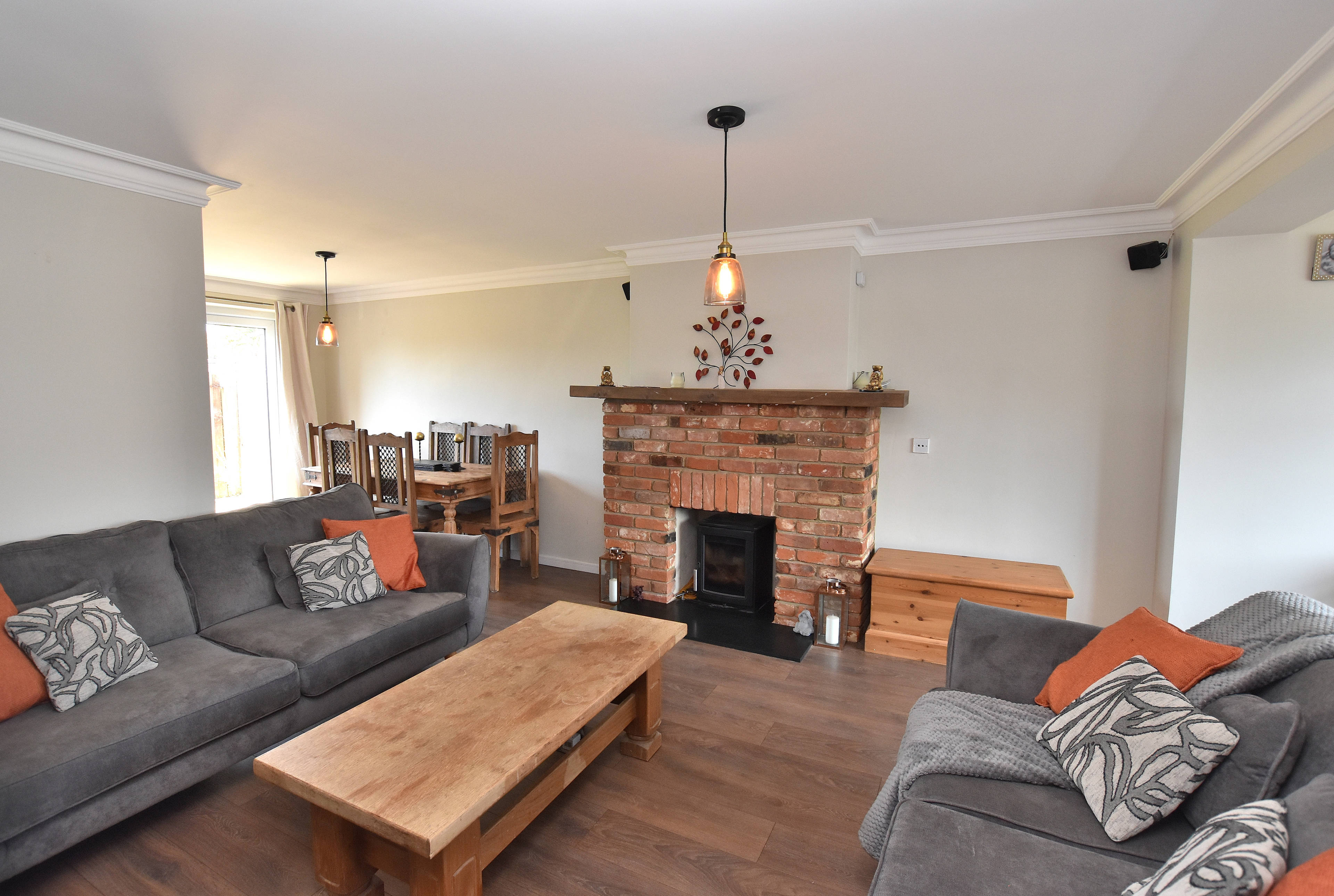 Lounge/Dining Room
