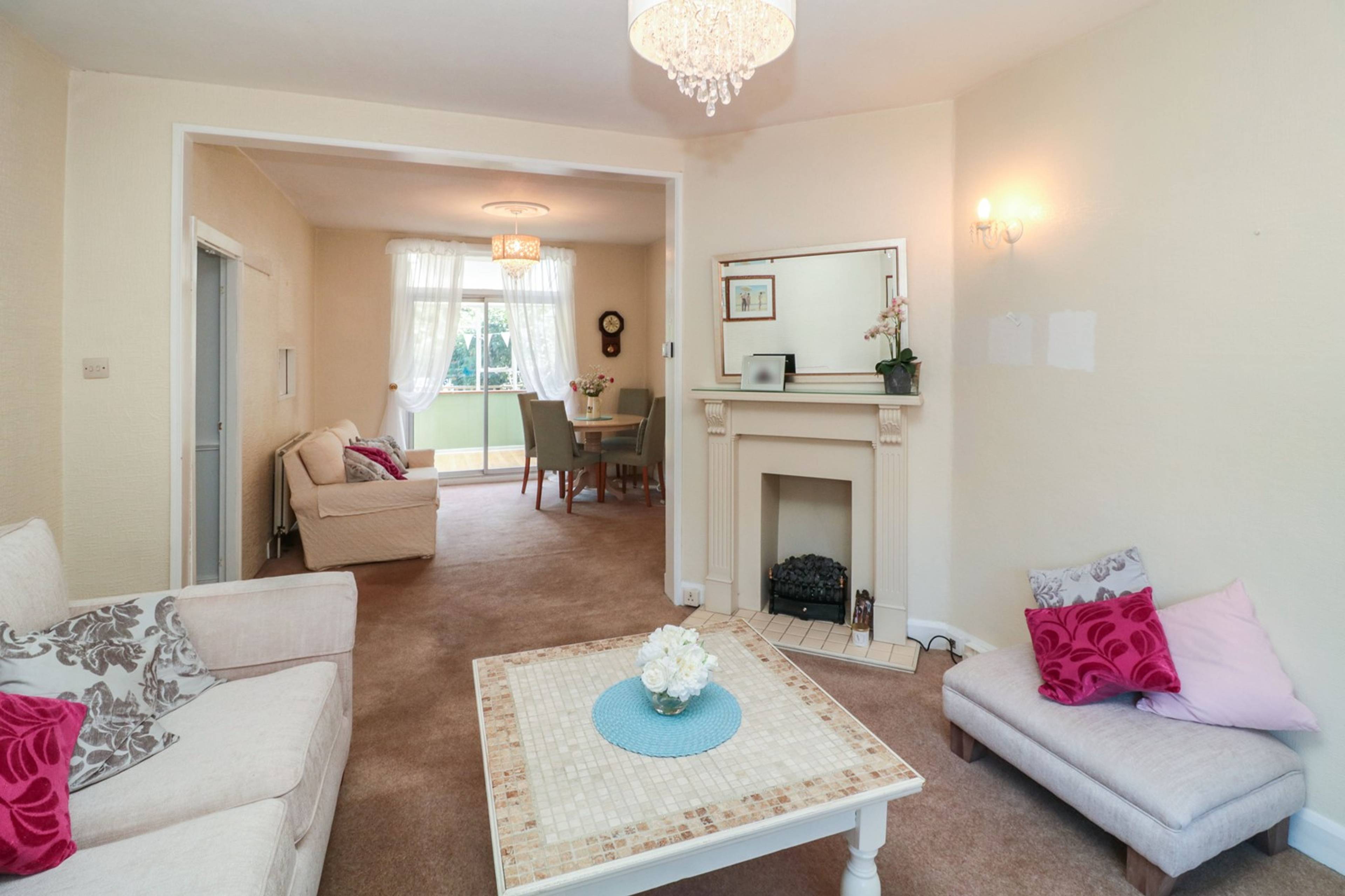 Lounge/Dining Room