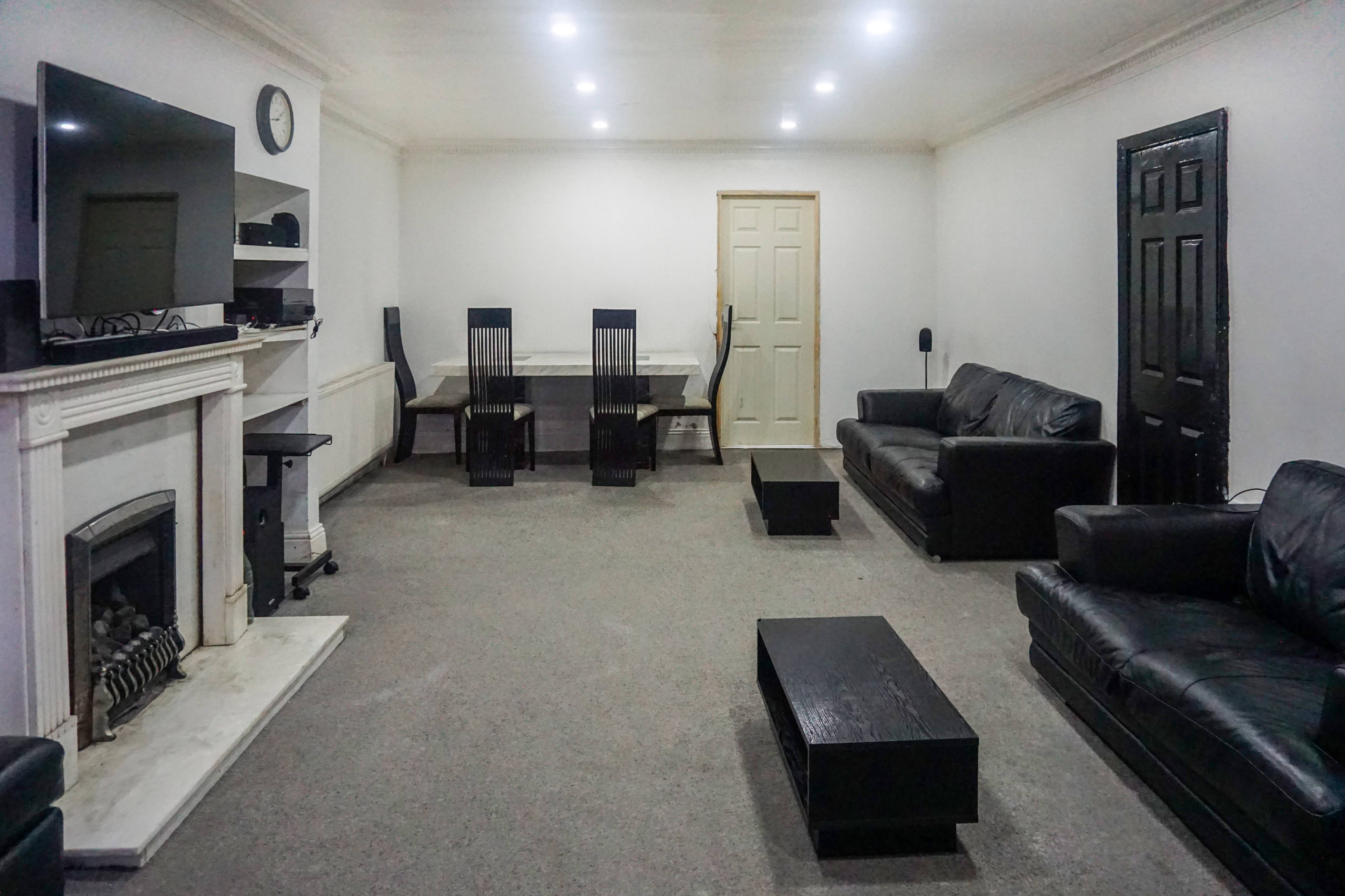 Lounge/Dining Room